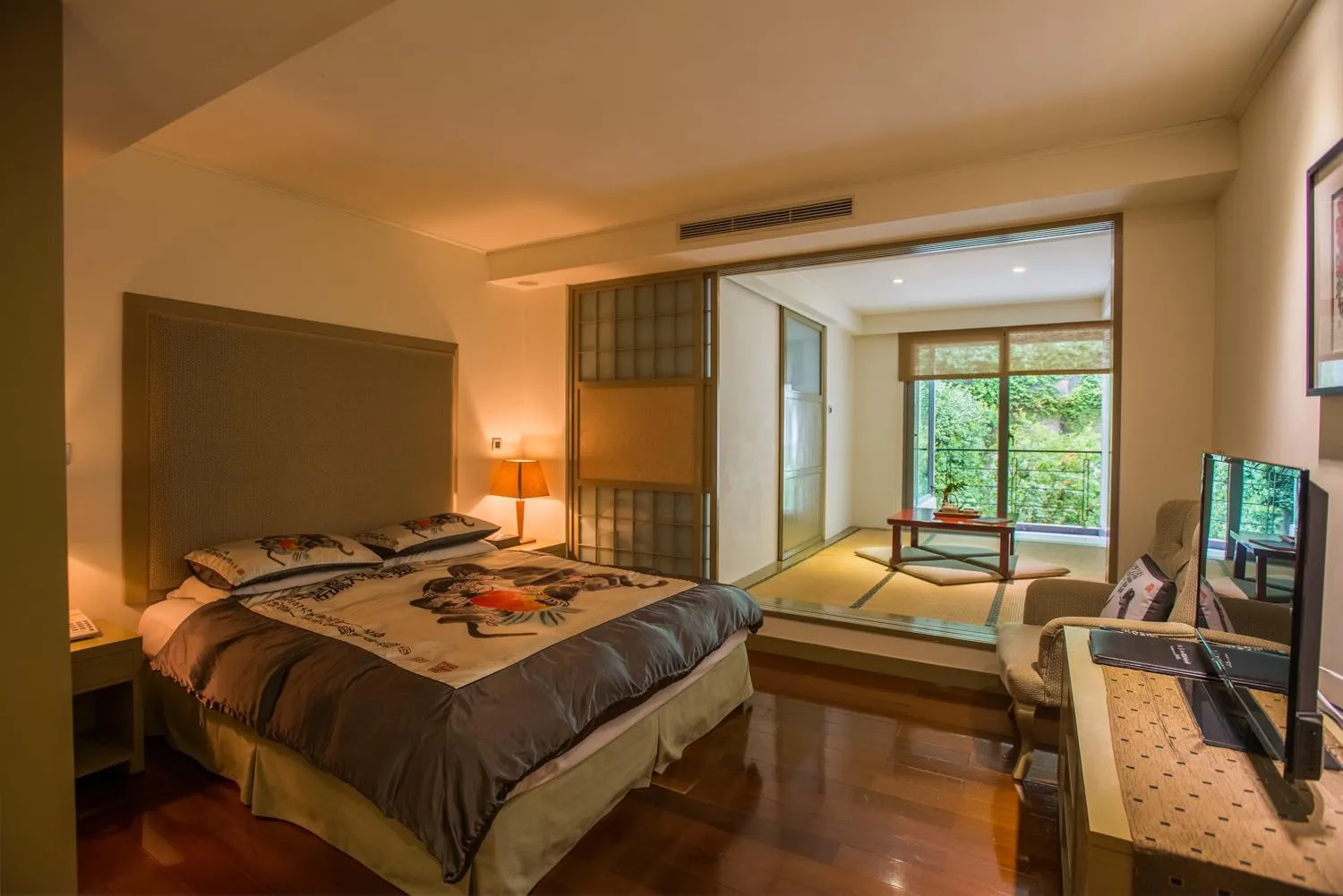 Double Room with Garden View in Cedarwood Villa