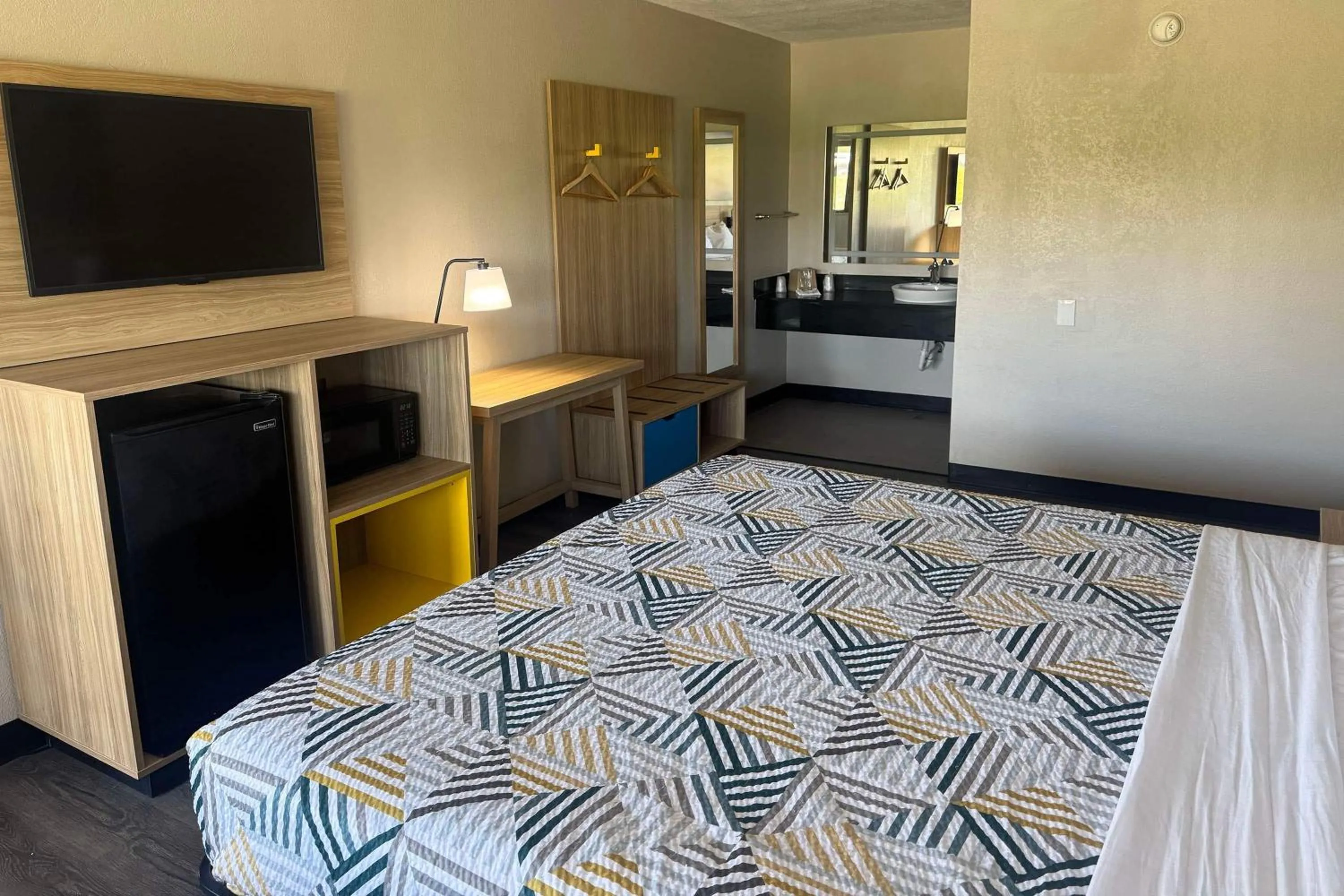 Days Inn by Wyndham Kansas City Northeast