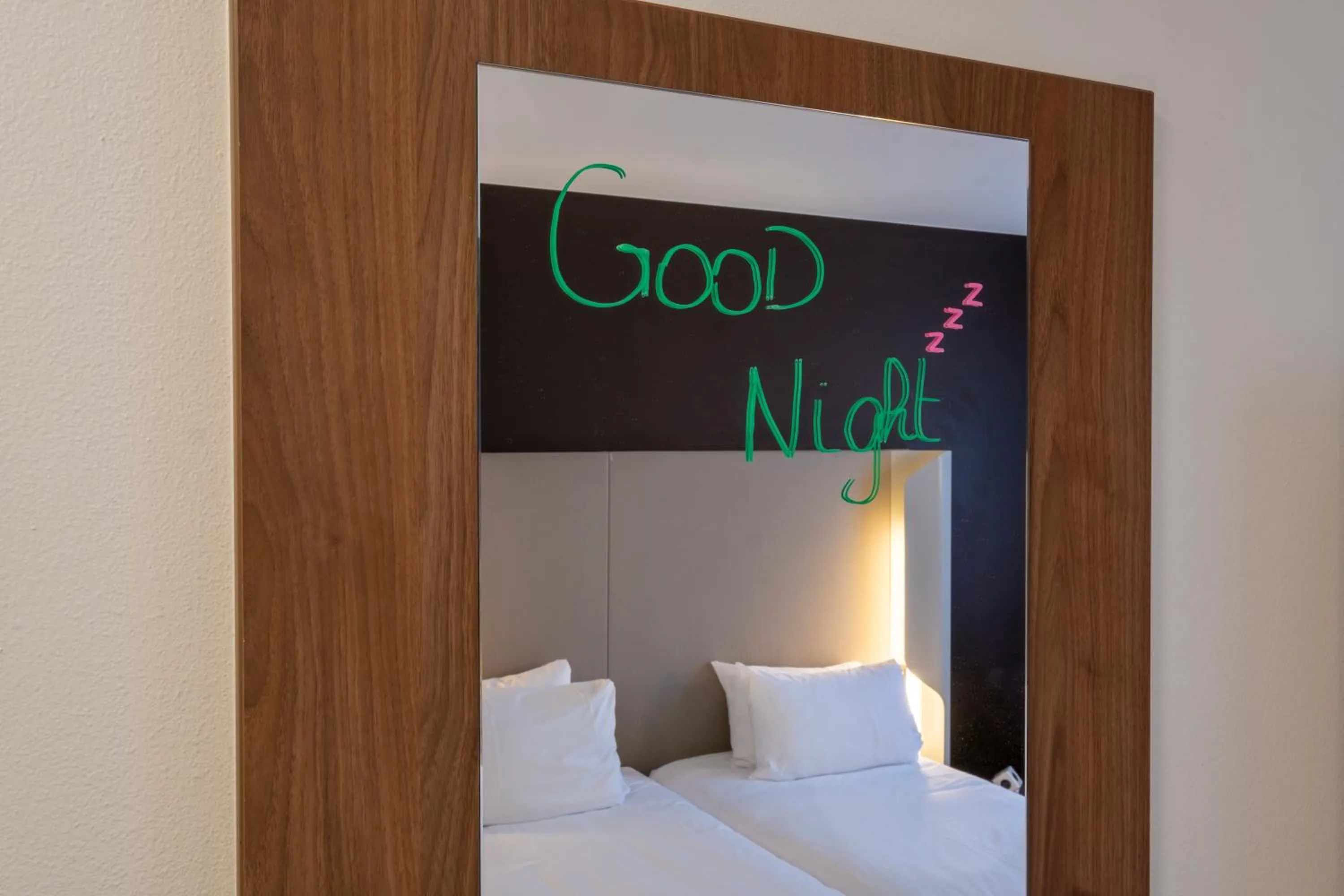 Standard Twin Room in Campanile Roissy - Aéroport CDG - Le Mesnil Amelot