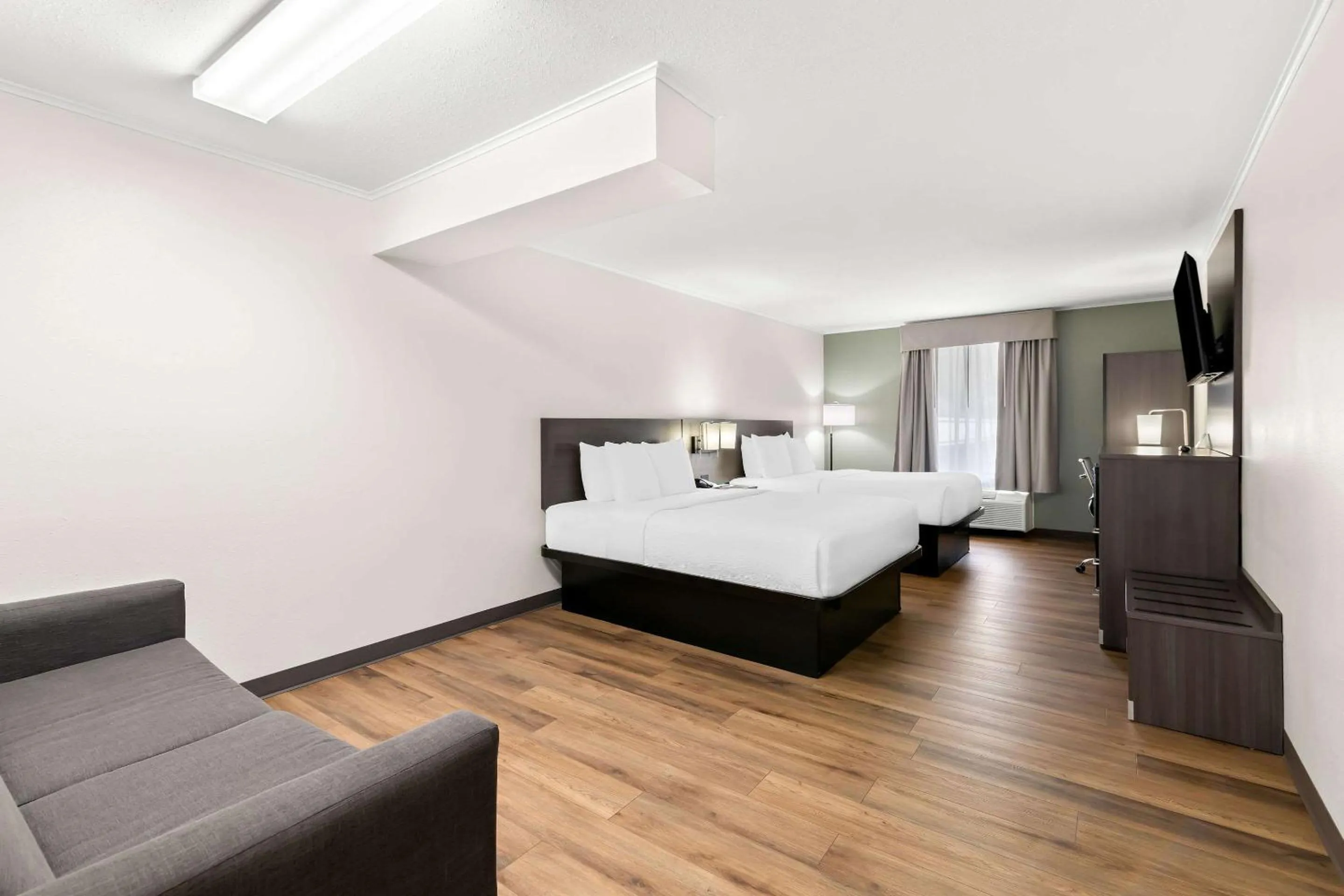 Queen Suite with Two Queen Beds - Non-Smoking in Quality Inn Merrimack - Nashua