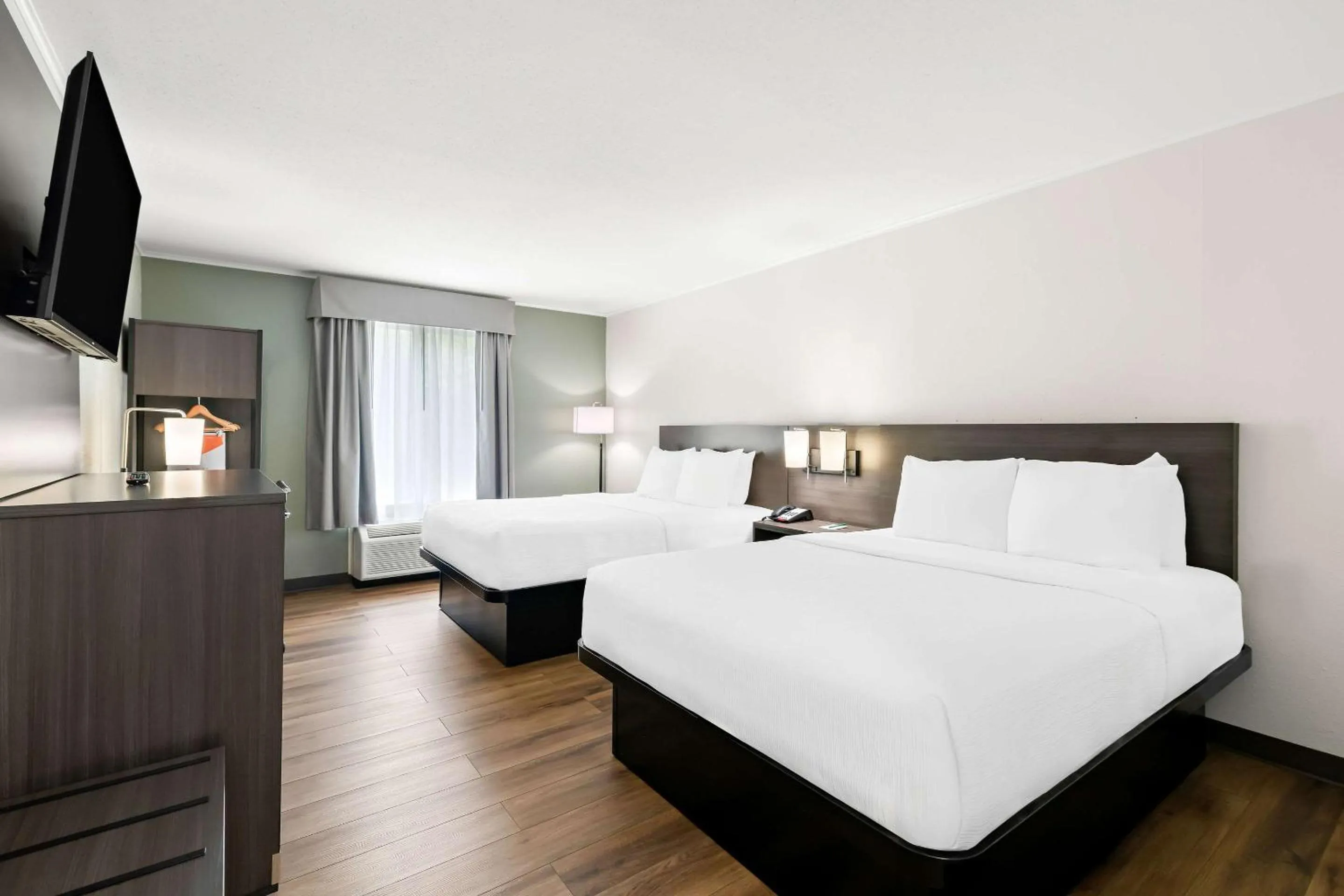 Non-Smoking Two Queen Room in Quality Inn Merrimack - Nashua