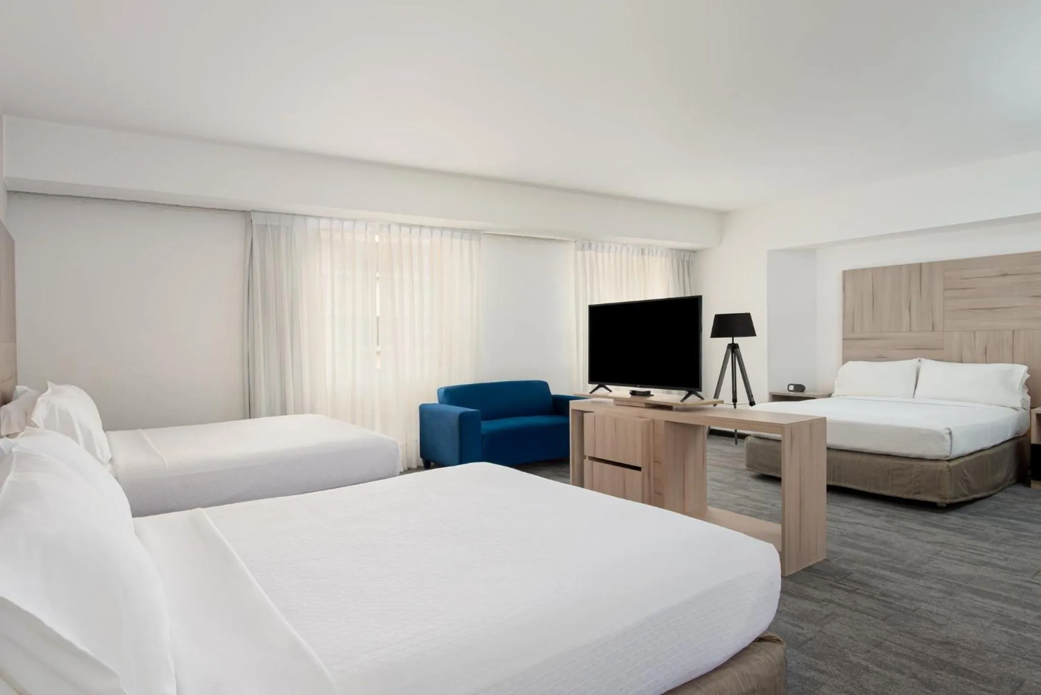 Premium Double Room with Three Double Beds and City View in Crowne Plaza Lima by IHG