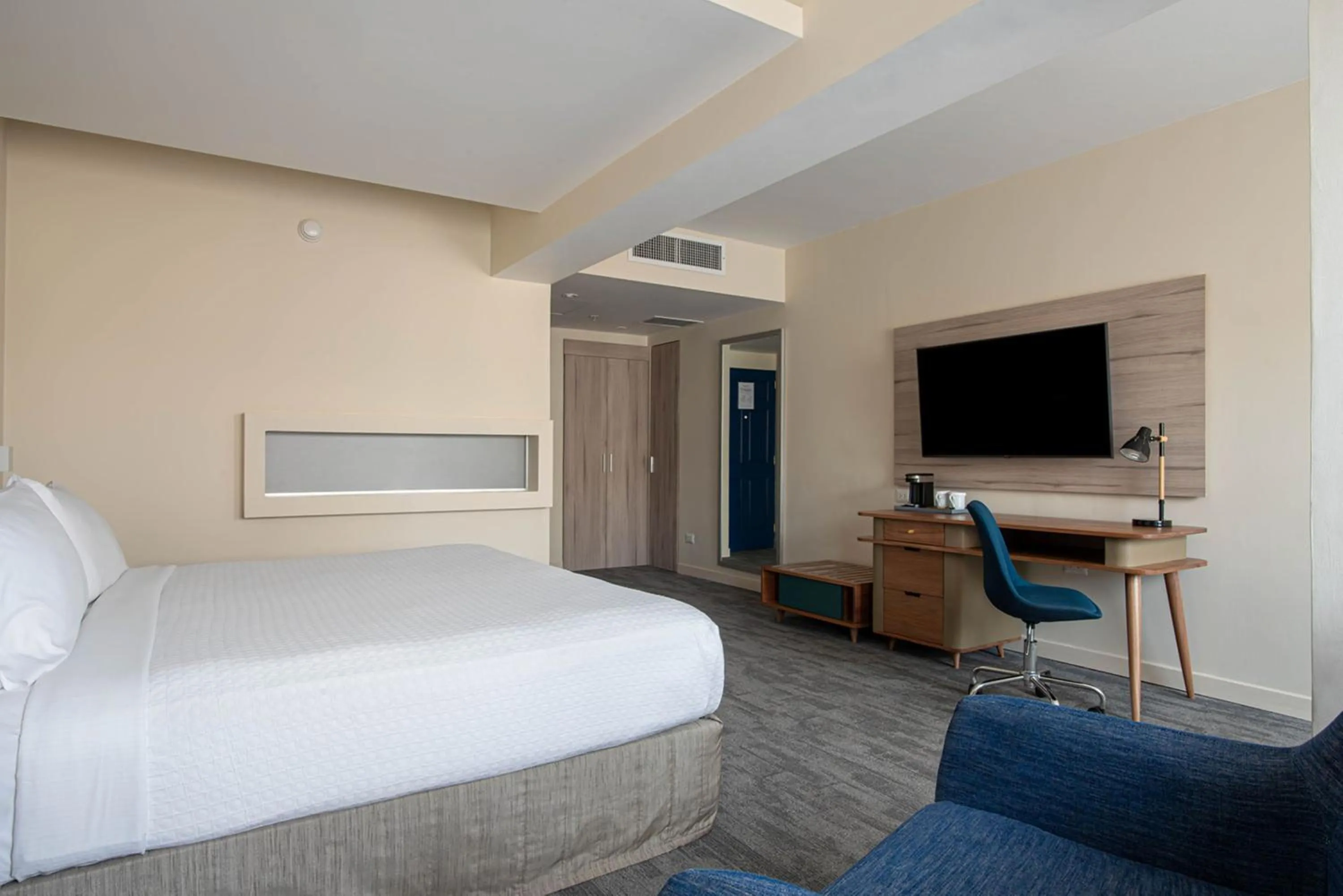 Premium King Room with City View in Crowne Plaza Lima by IHG