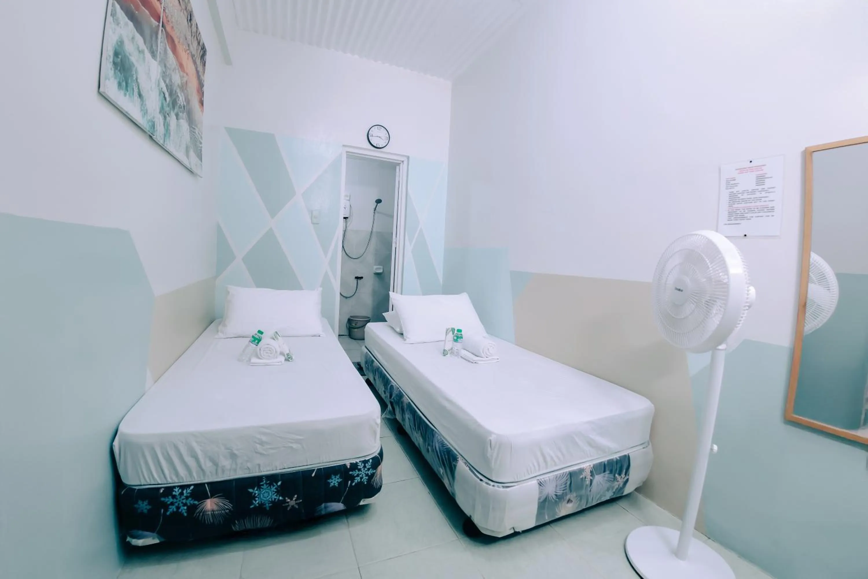 Twin Room in RedDoorz near Mariners Legazpi