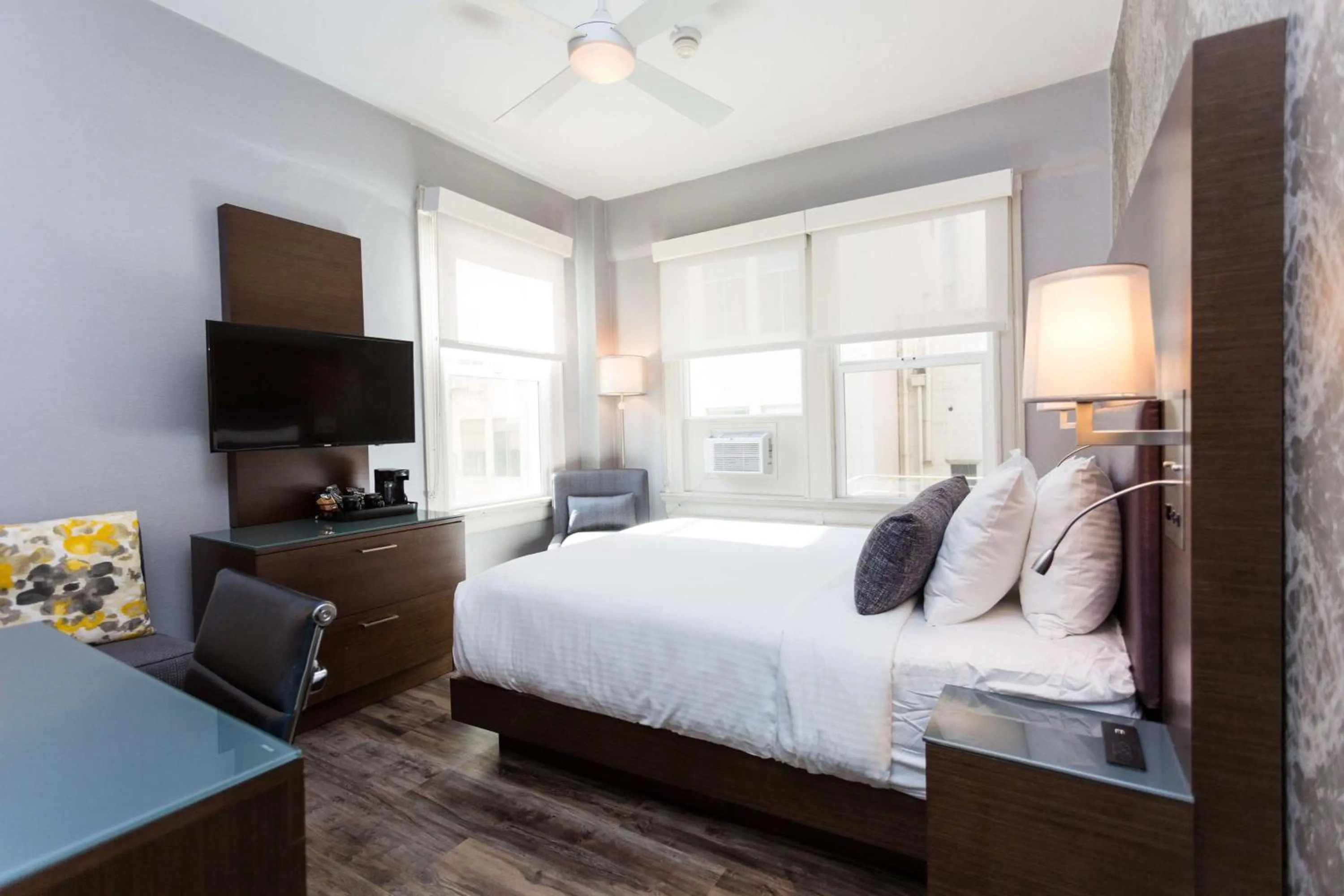 Deluxe Queen Room in Cartwright Hotel Union Square - BW Premier Collection