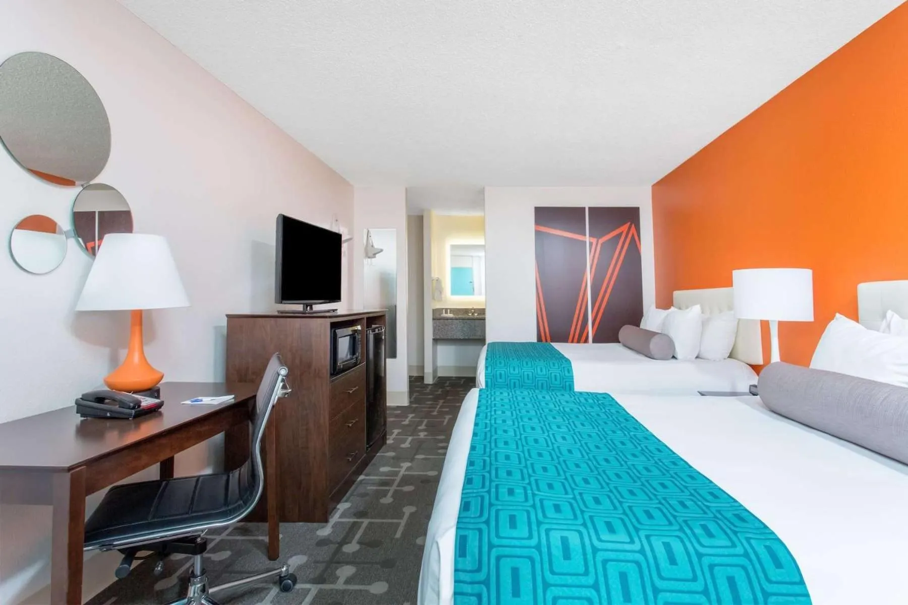 Queen Room with Two Queen Beds - Non-Smoking in Howard Johnson by Wyndham Ocala FL I-75