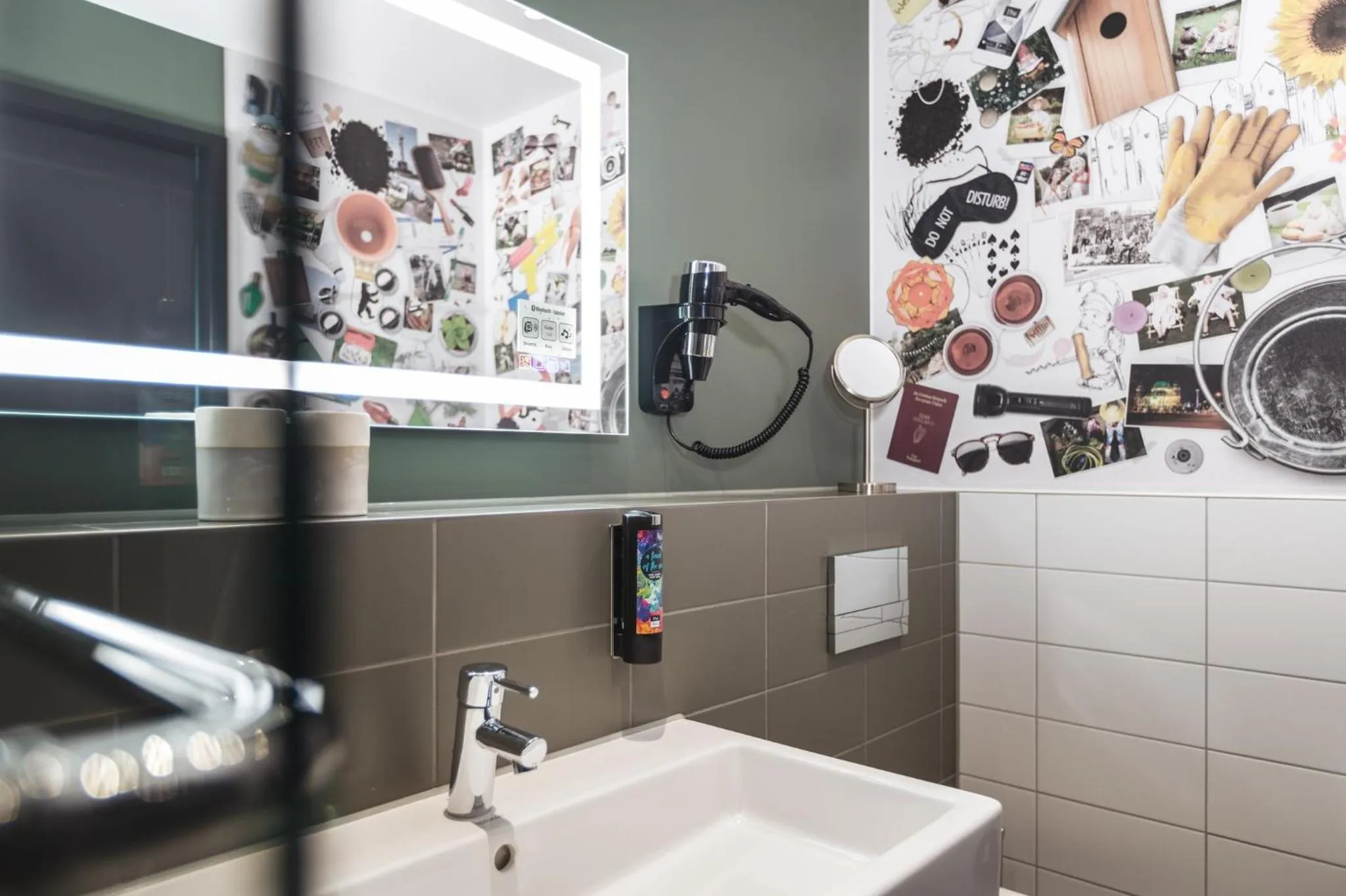 Standard Queen Room in Holiday Inn - the niu, Dwarf Berlin Schöneberg by IHG