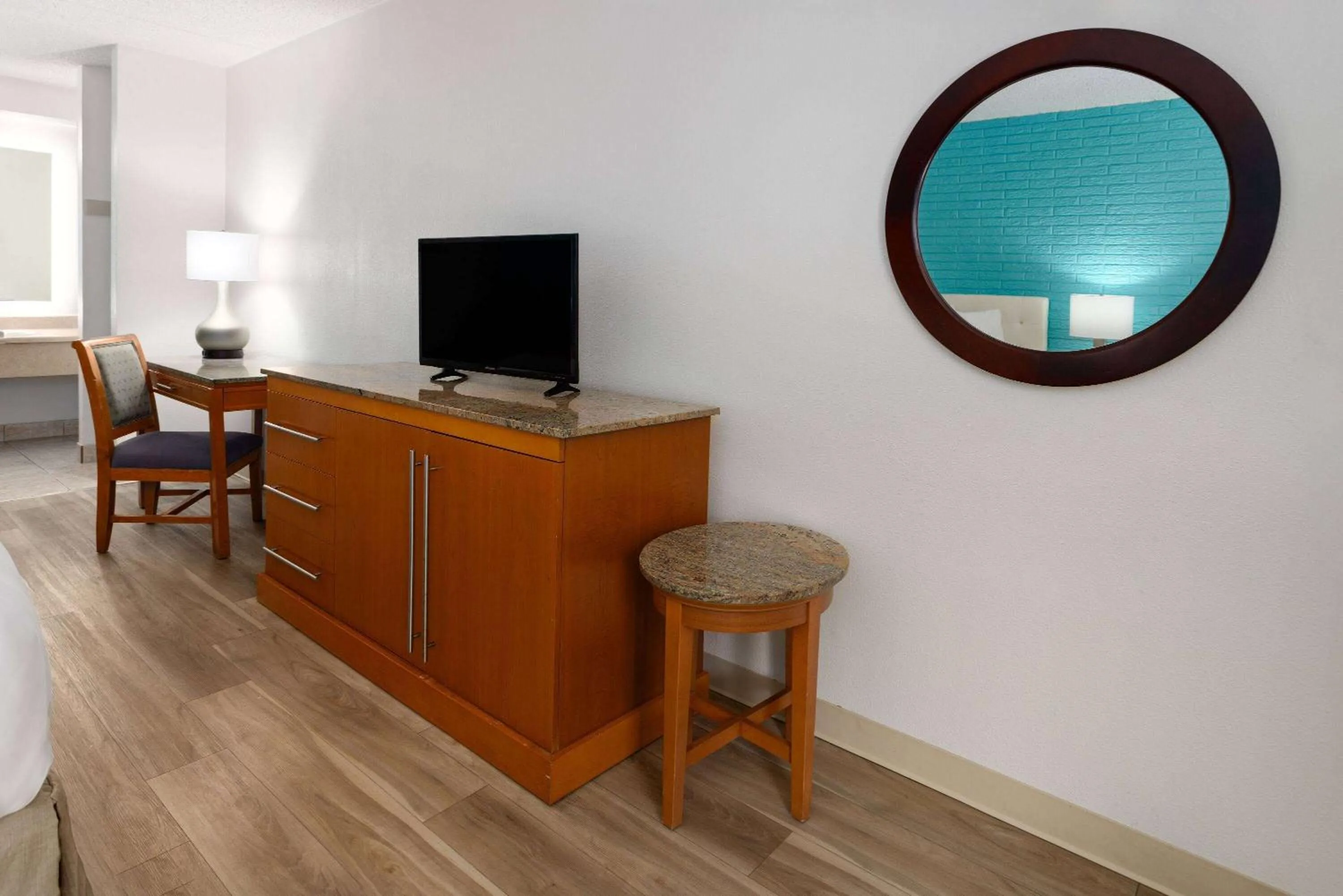 King Room - Disability Access/Non-Smoking in Inn at Atlantic City Hotel & Banquet