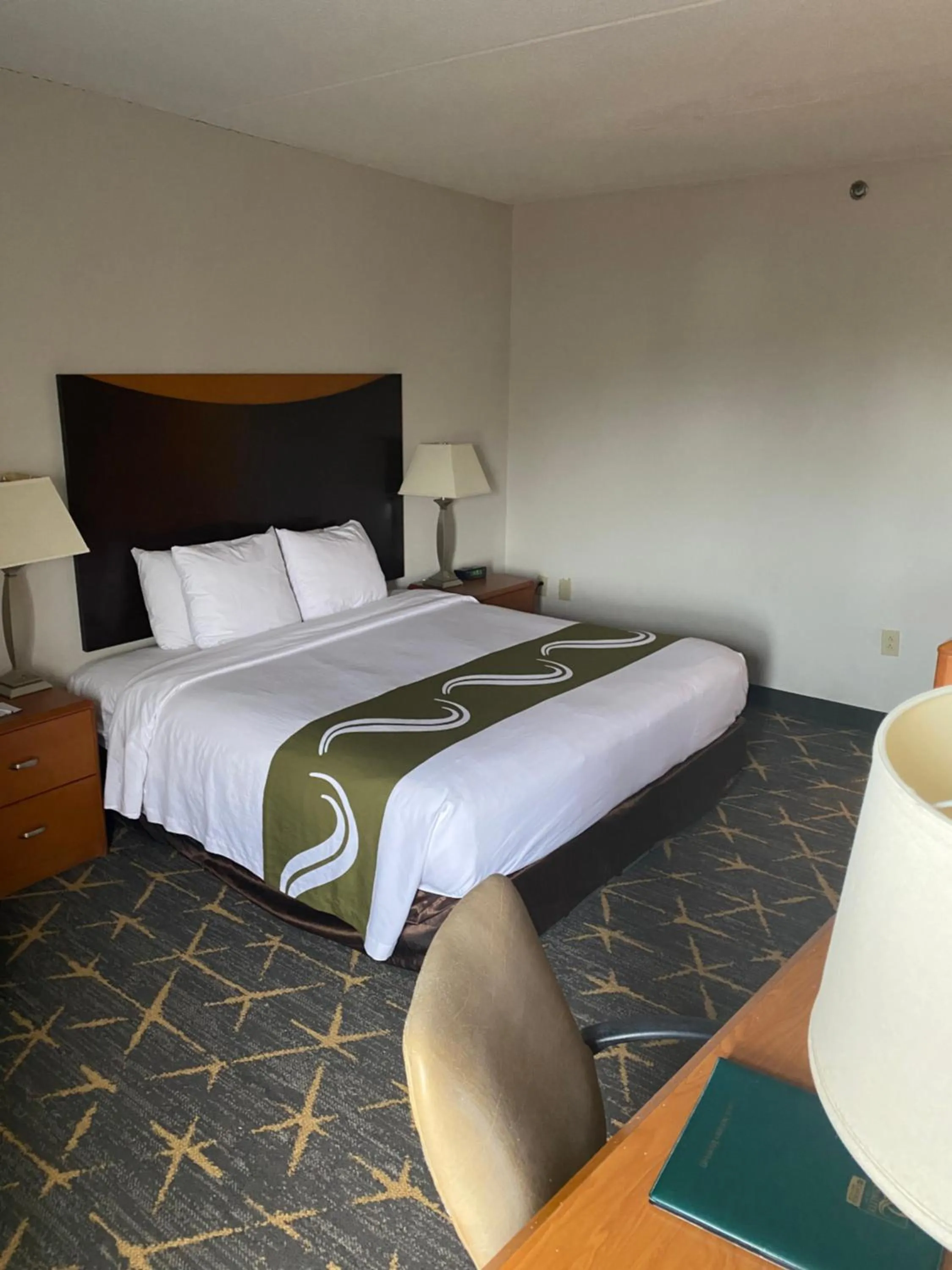 King Room in Quality Inn Spring Valley - Nanuet
