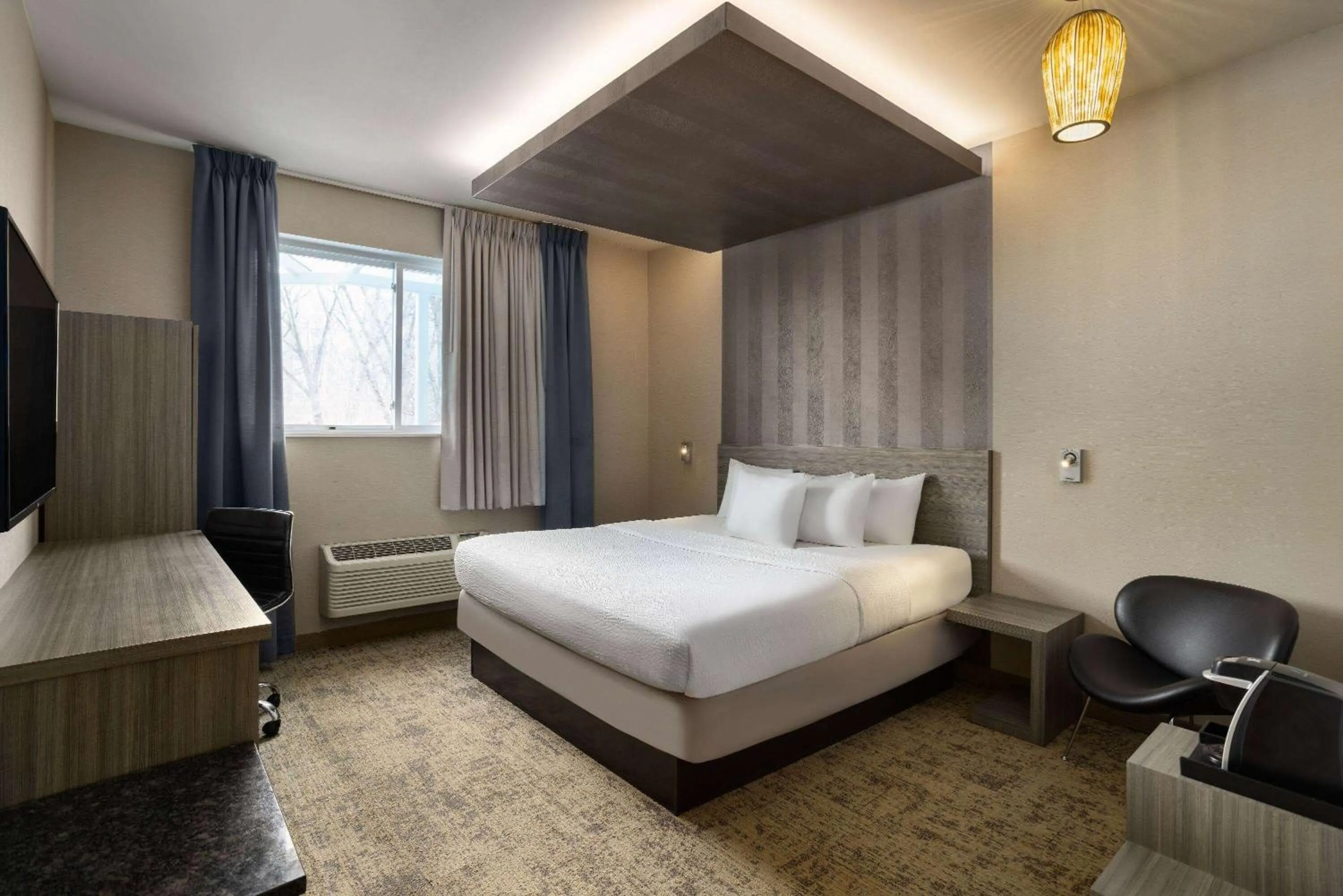 King Room - Non-Smoking in Ramada by Wyndham Bronx