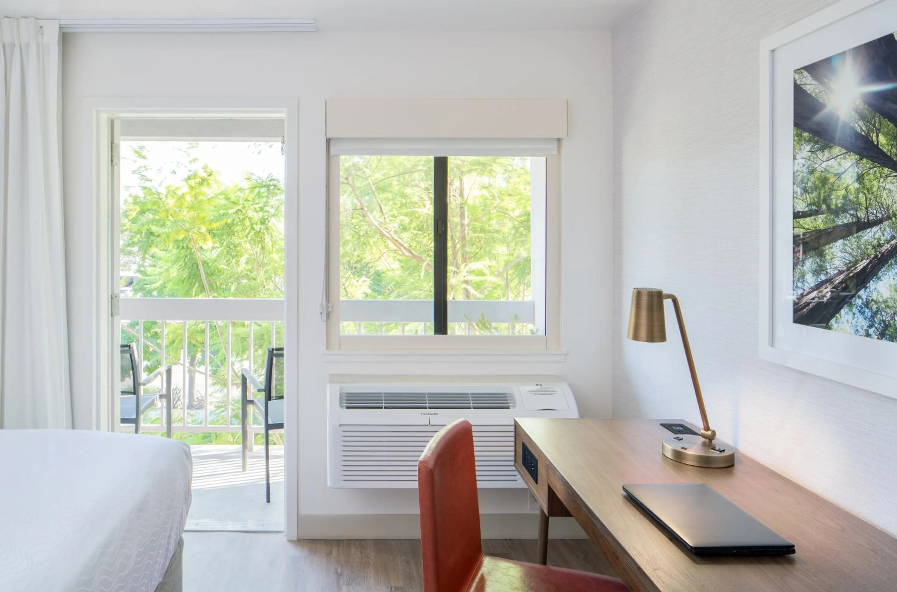 Premier Balcony Two Queens in The Domain Hotel