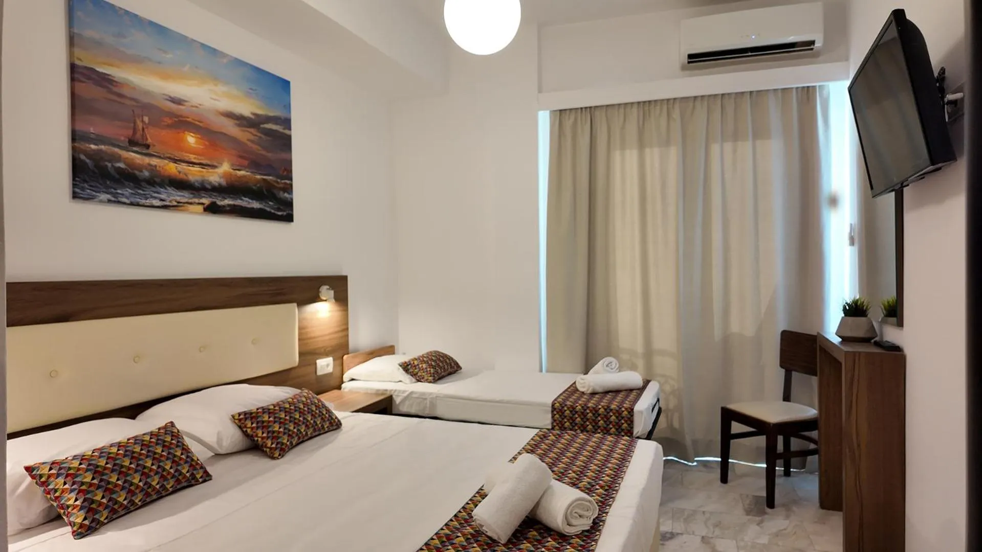 Triple Room with City View in Hotel Santorini