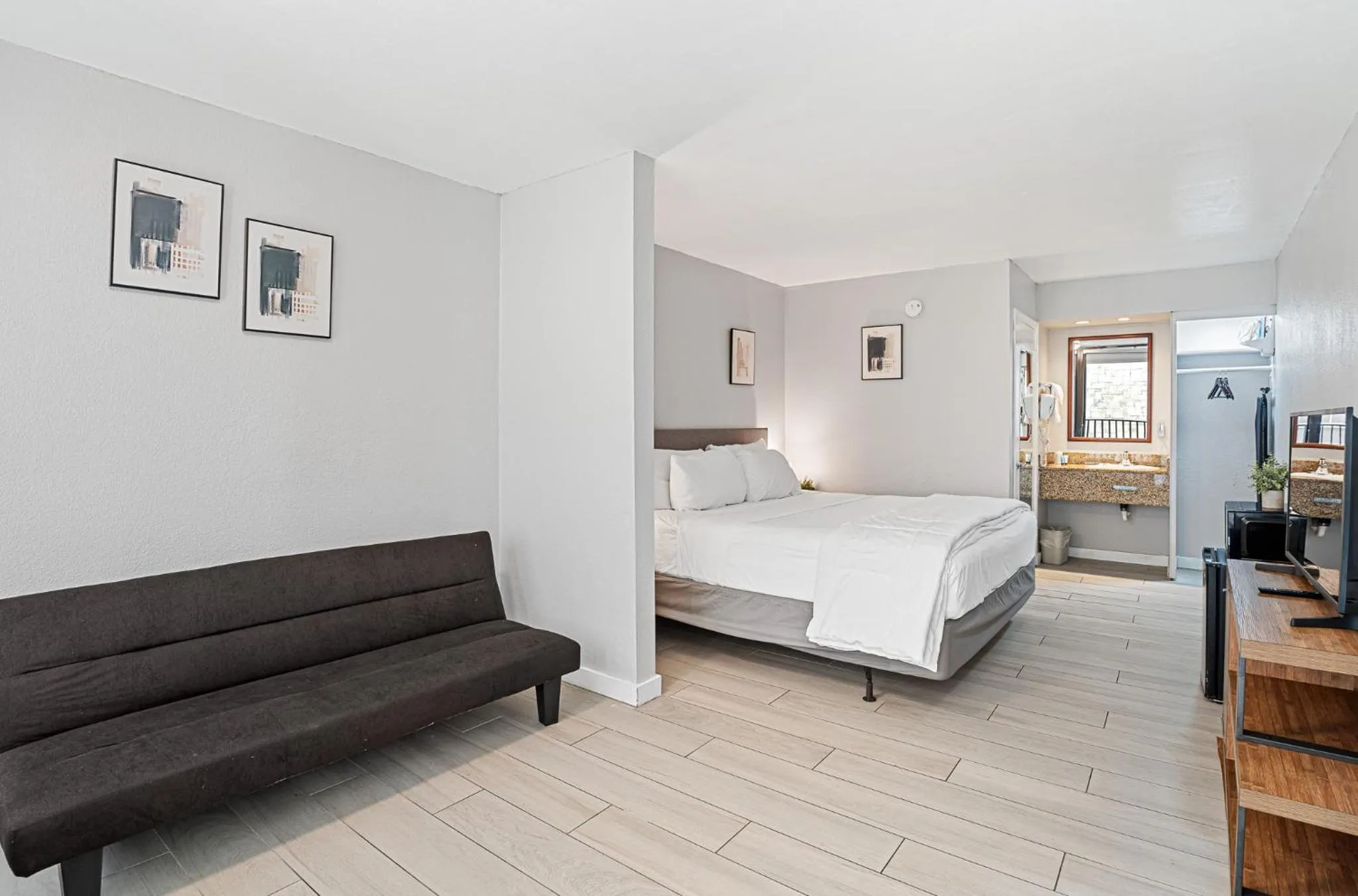 Junior King Suite in Hotolos Hollywood