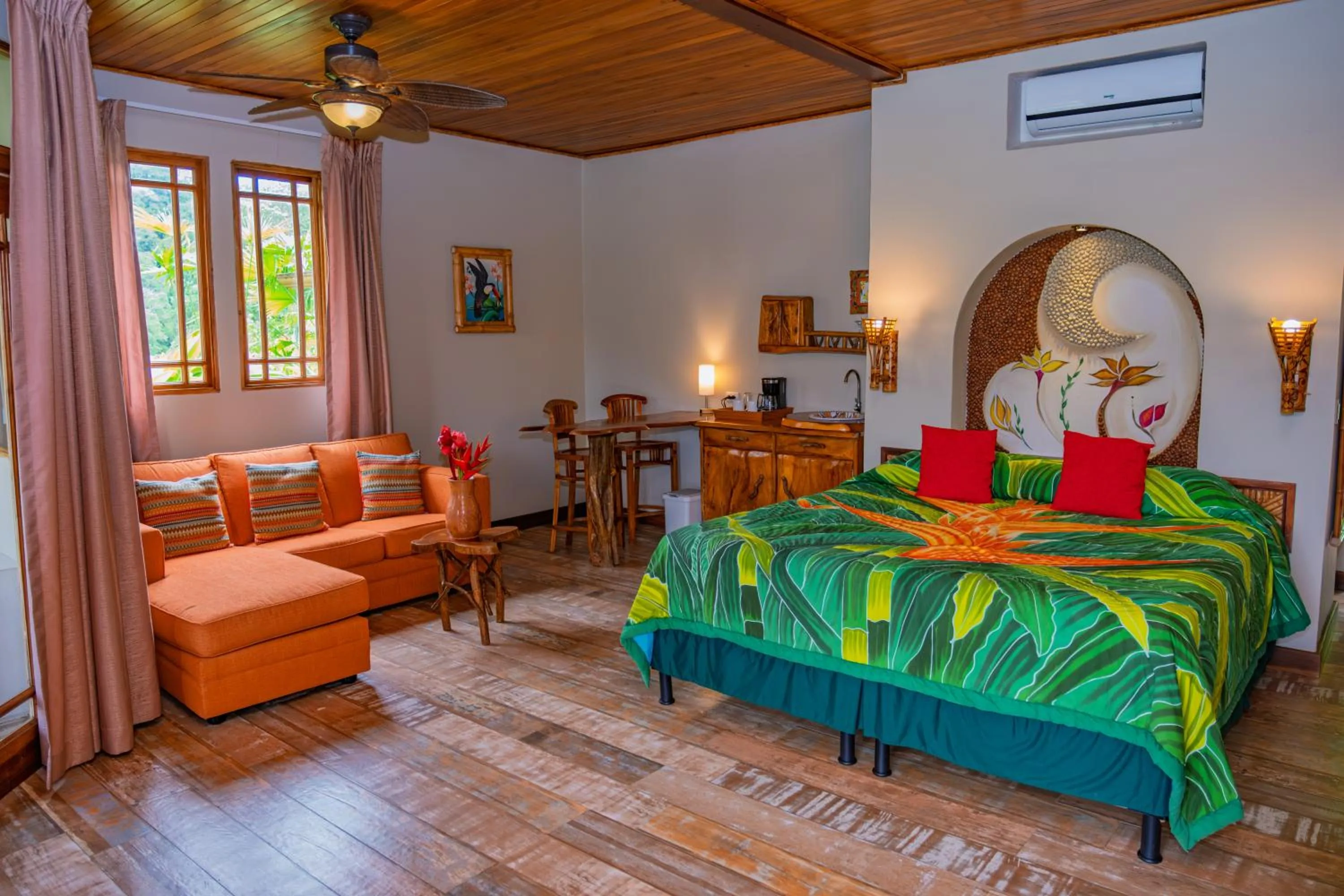 Deluxe Suite in Lost Iguana Resort and Spa