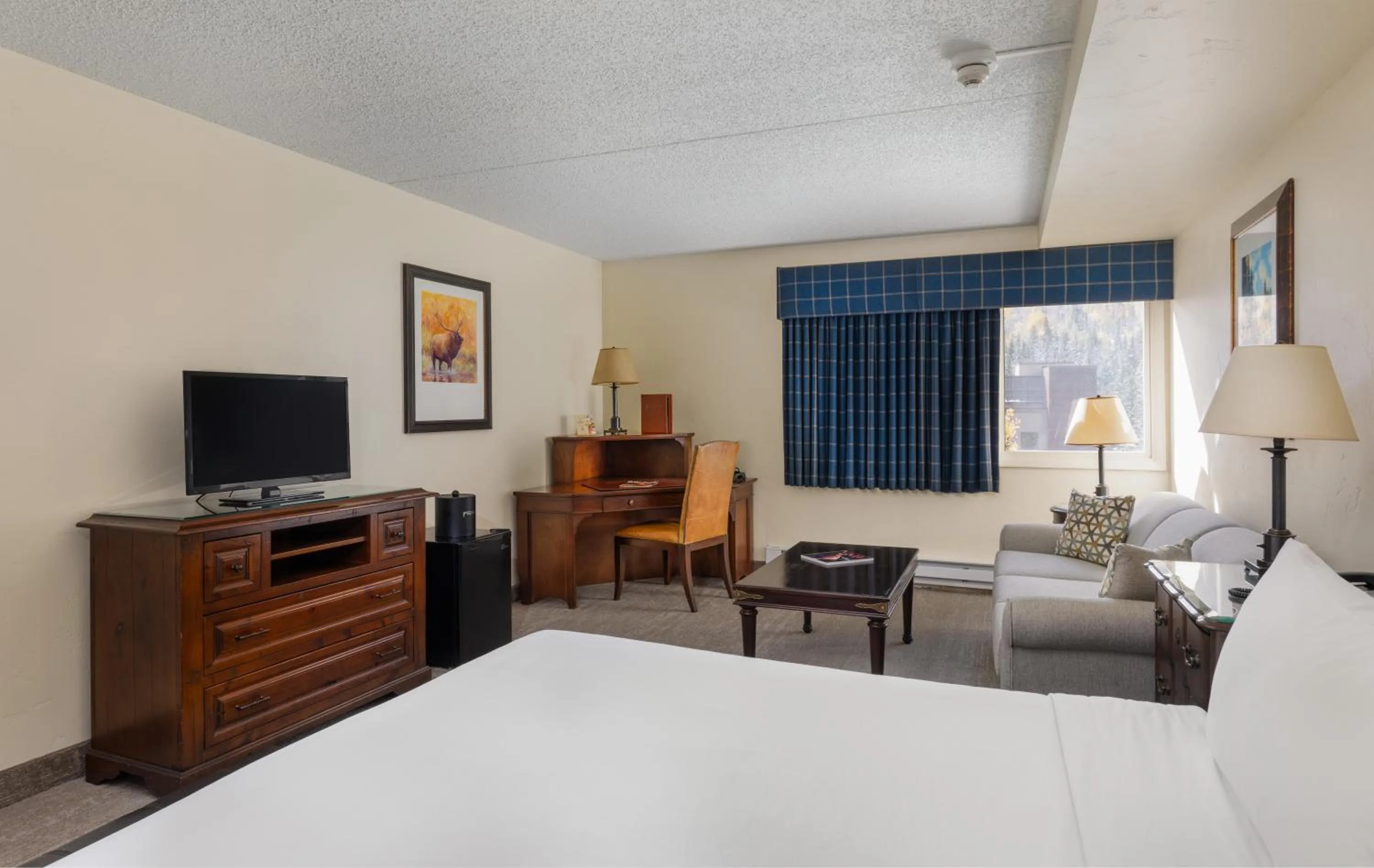 King Room with Sofa Bed - Mountain View in Evergreen Lodge at Vail