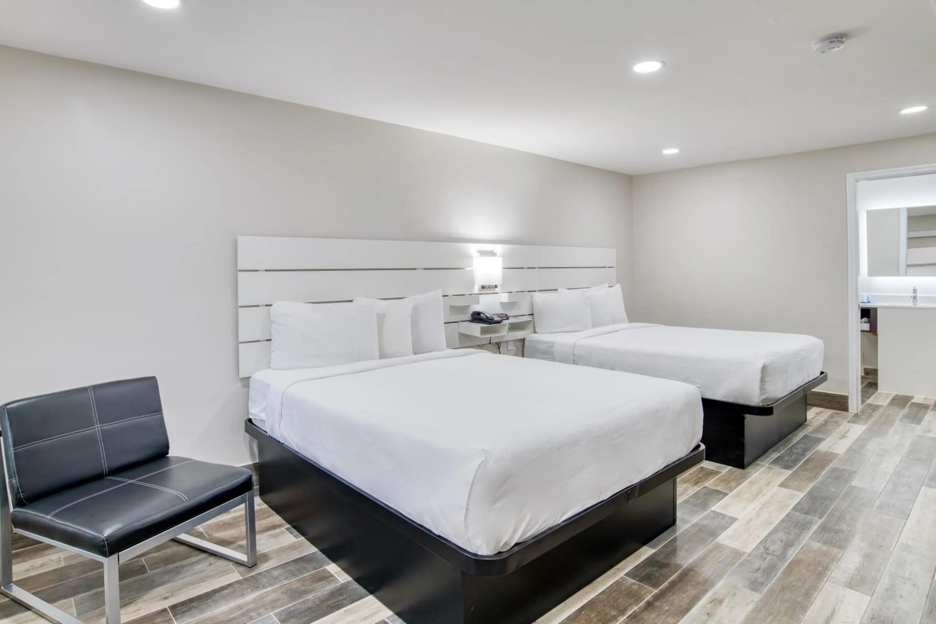 Queen Room - Disability Access/Non-Smoking in Villa 1565 - Saint Augustine