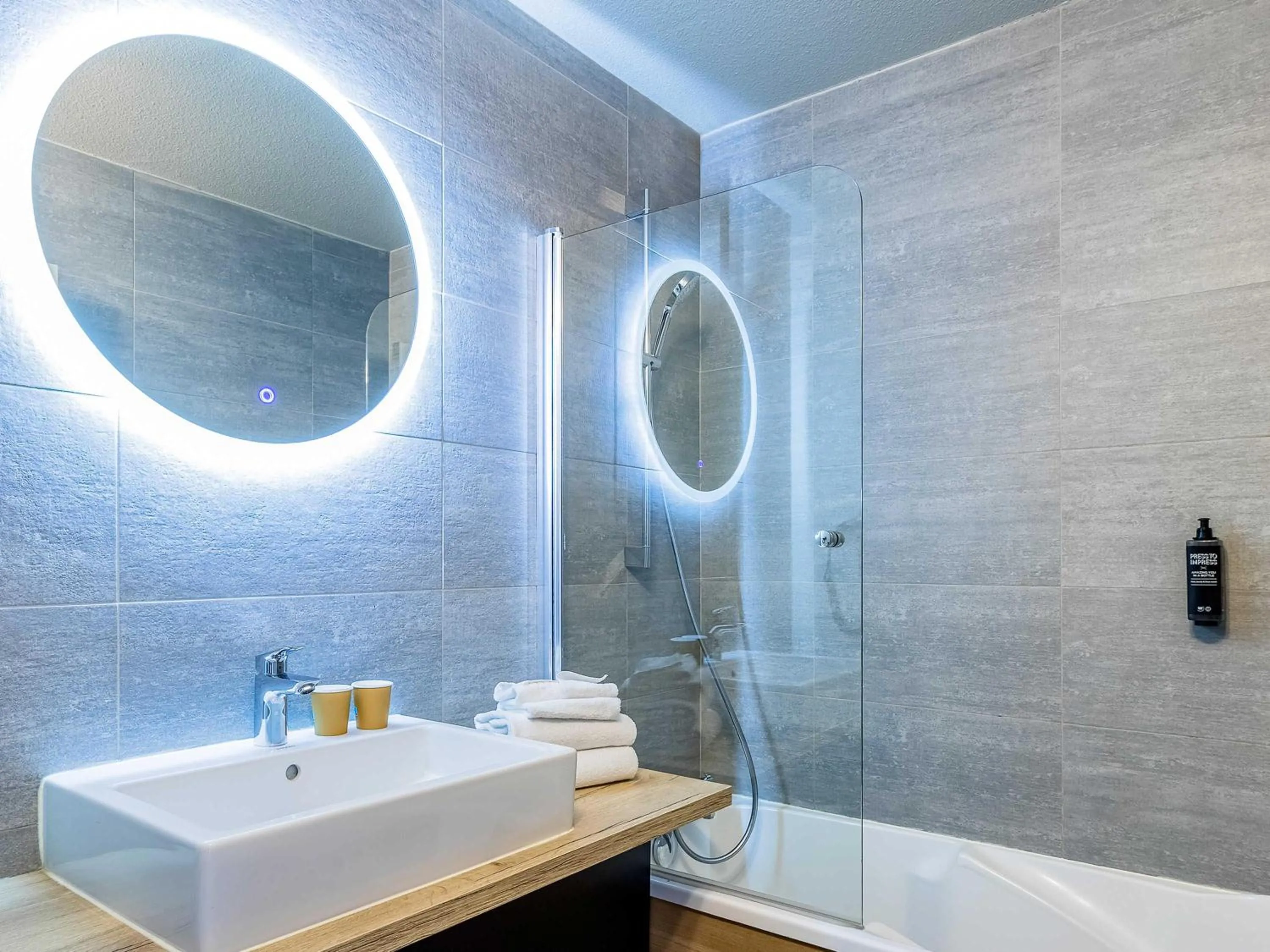 Twin Room in Ibis Styles Crolles Grenoble A41