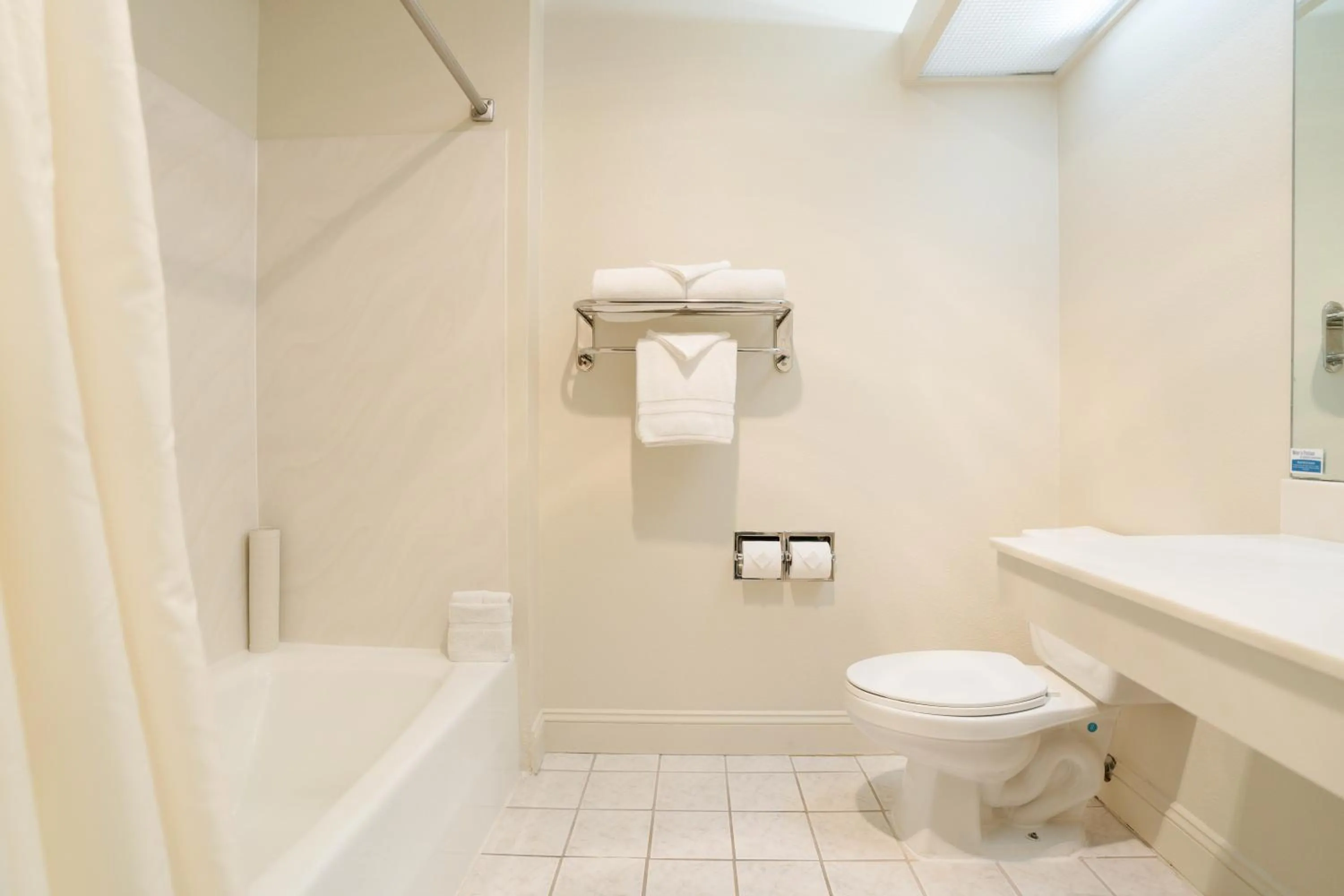 Queen Room in The Monarch Resort