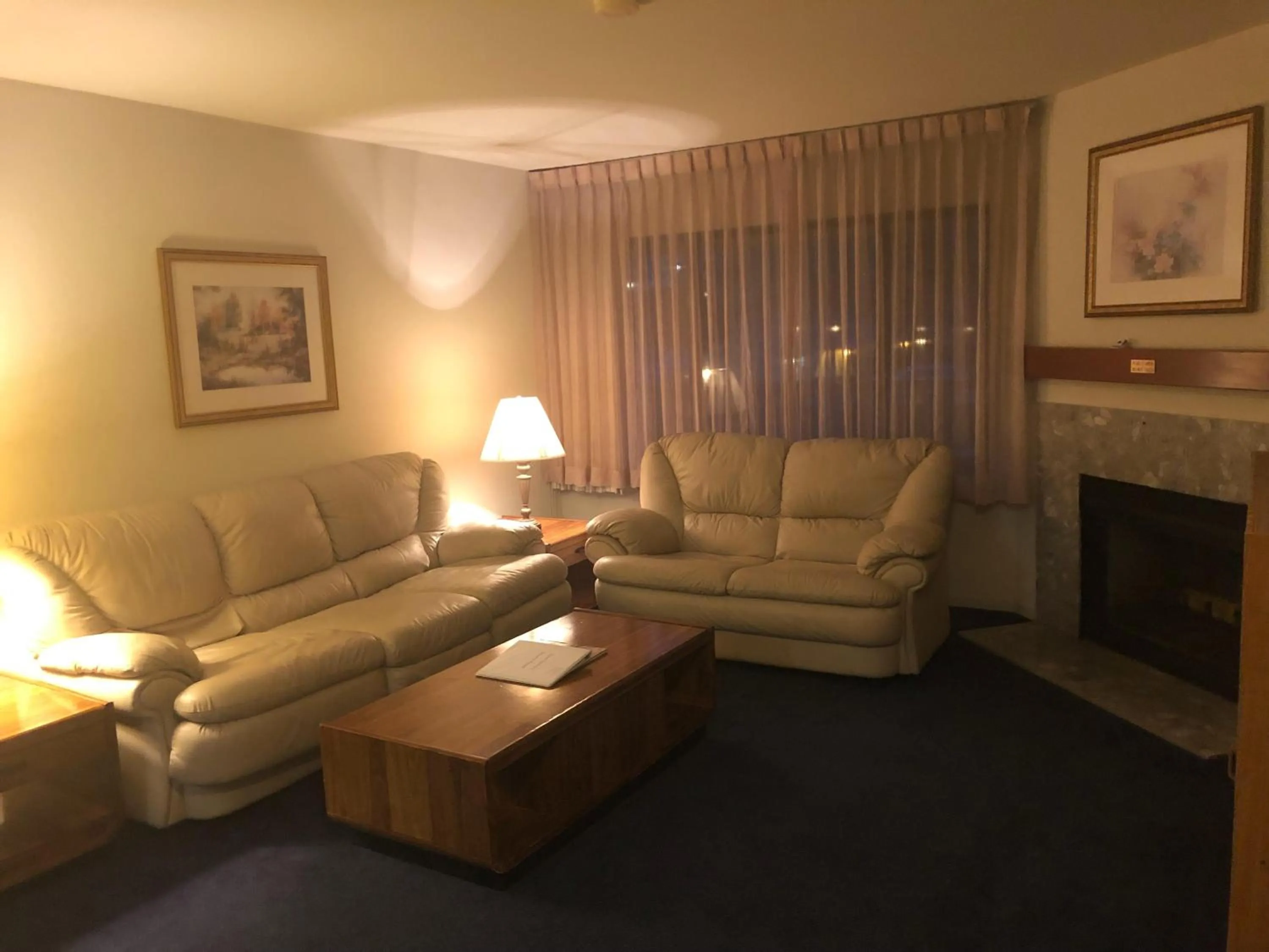 Deluxe King Suite in The Monarch Resort