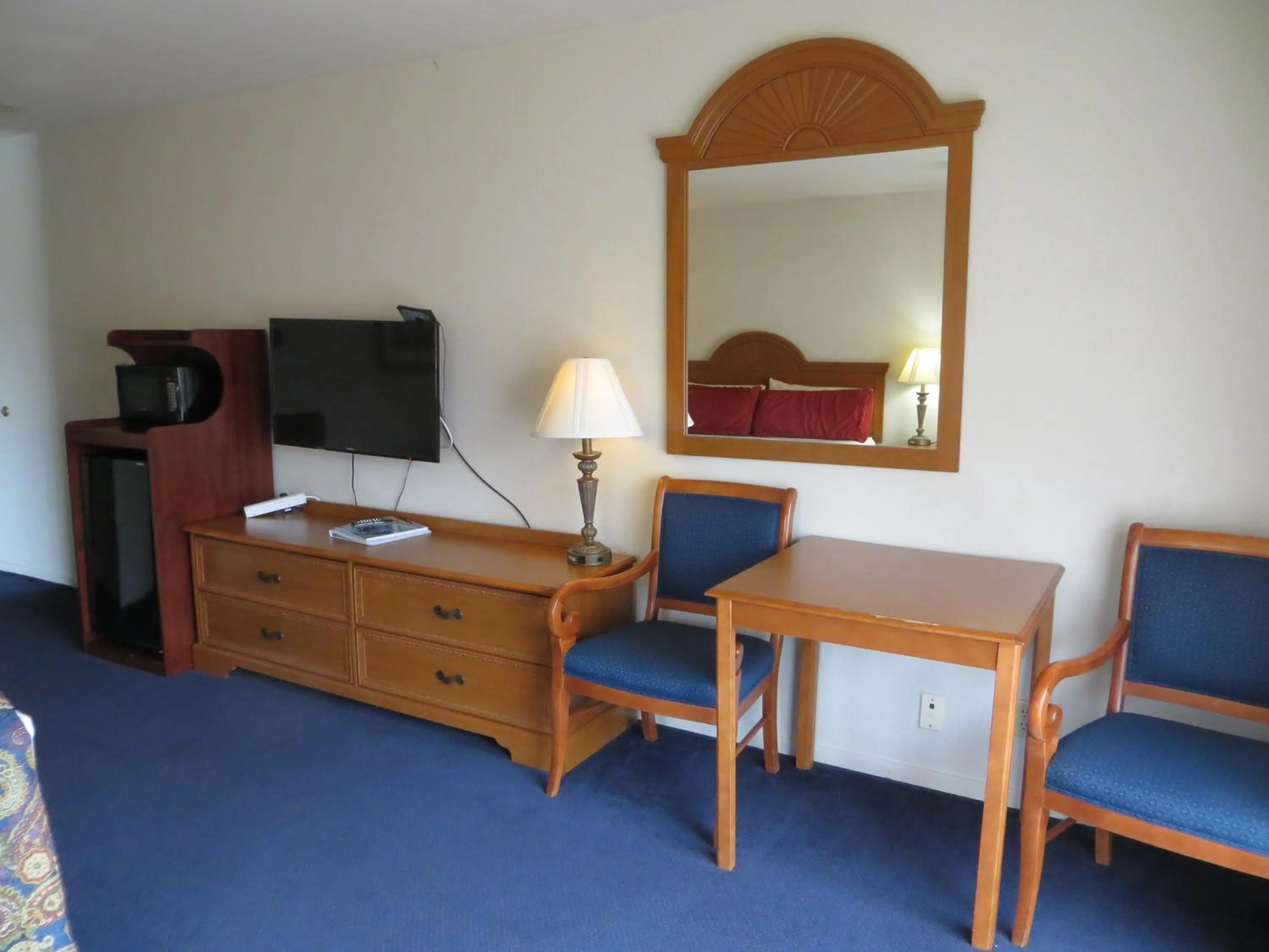 Queen Room in The Monarch Resort