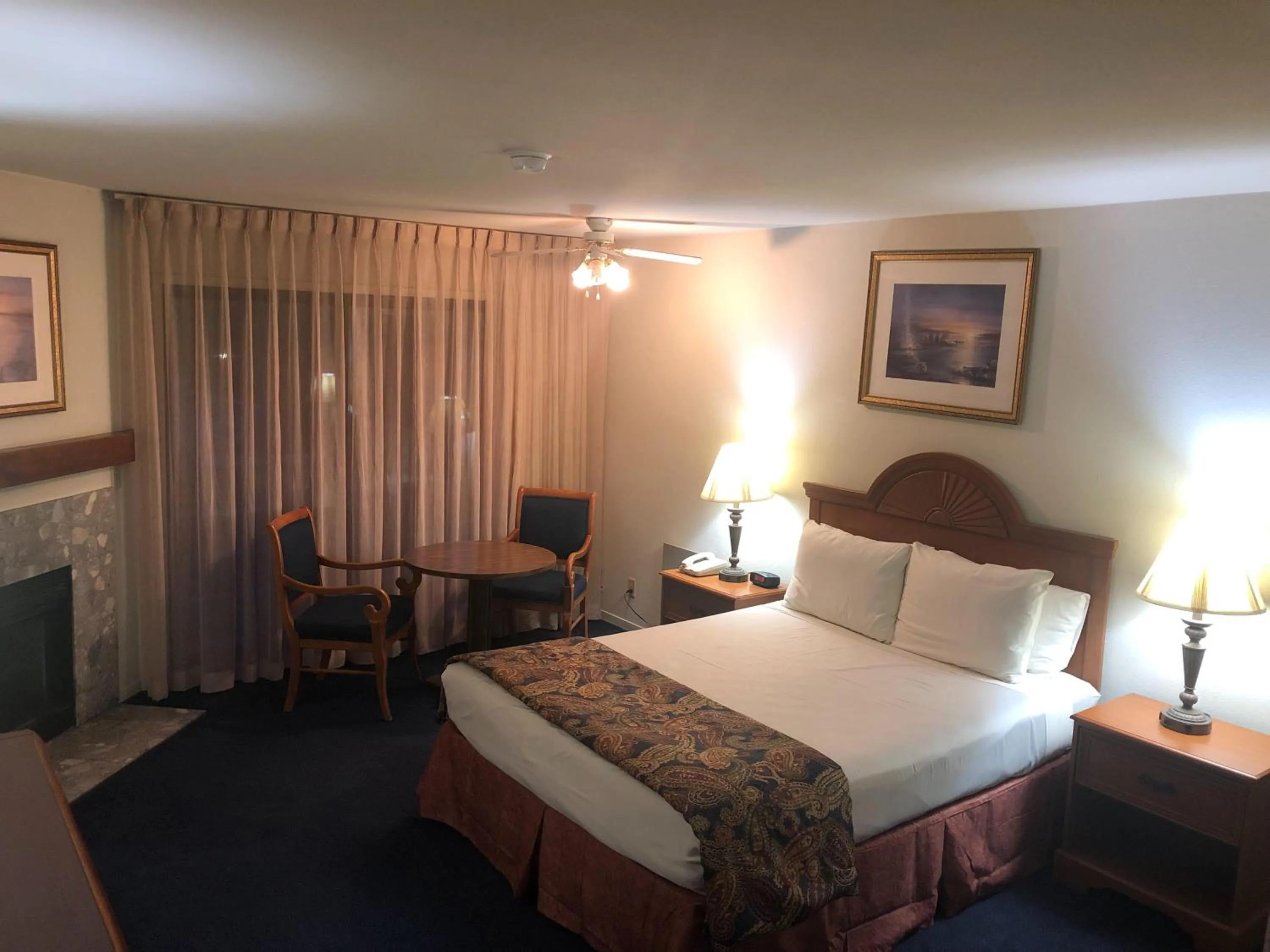 Deluxe King Room in The Monarch Resort