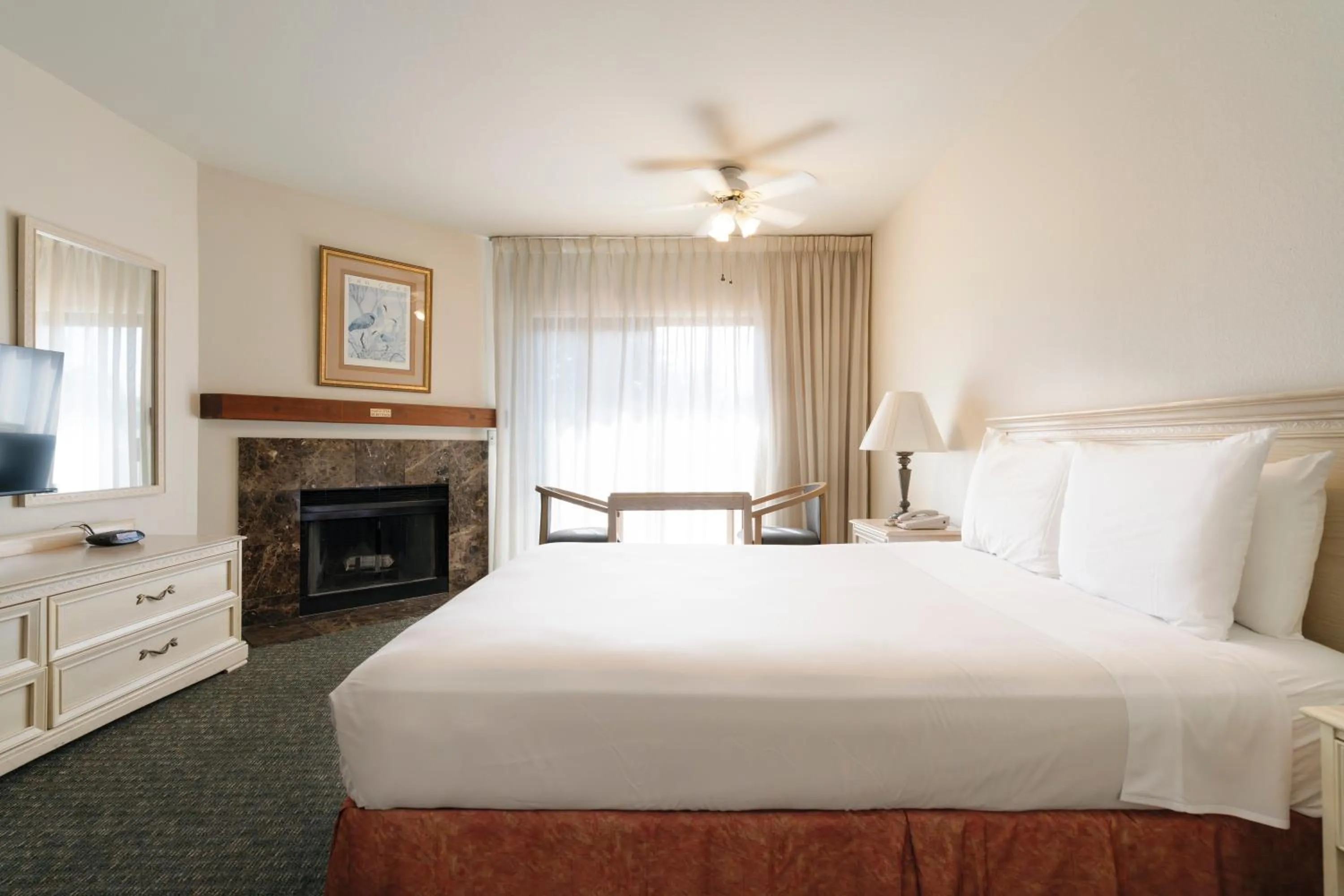 Deluxe King Room in The Monarch Resort