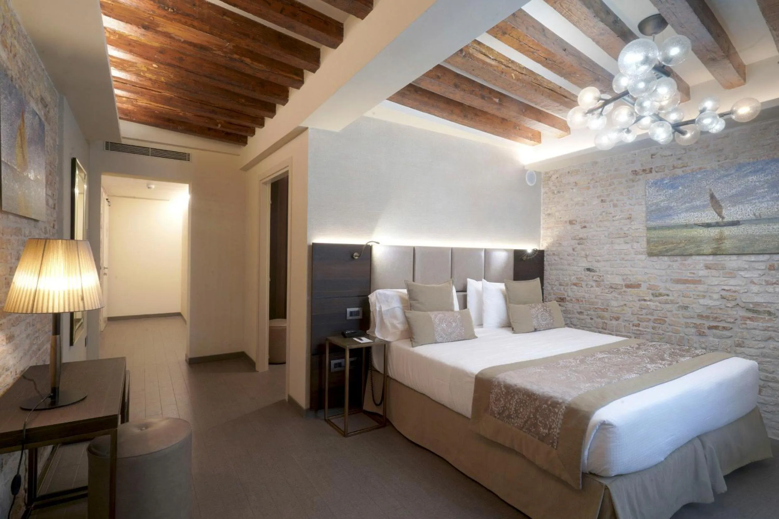 Deluxe Junior Suite in Hotel Aquarius Venice - Ascend Collection
