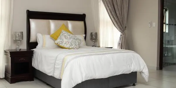 Luxury Queen Room in Letsatsing Lodge