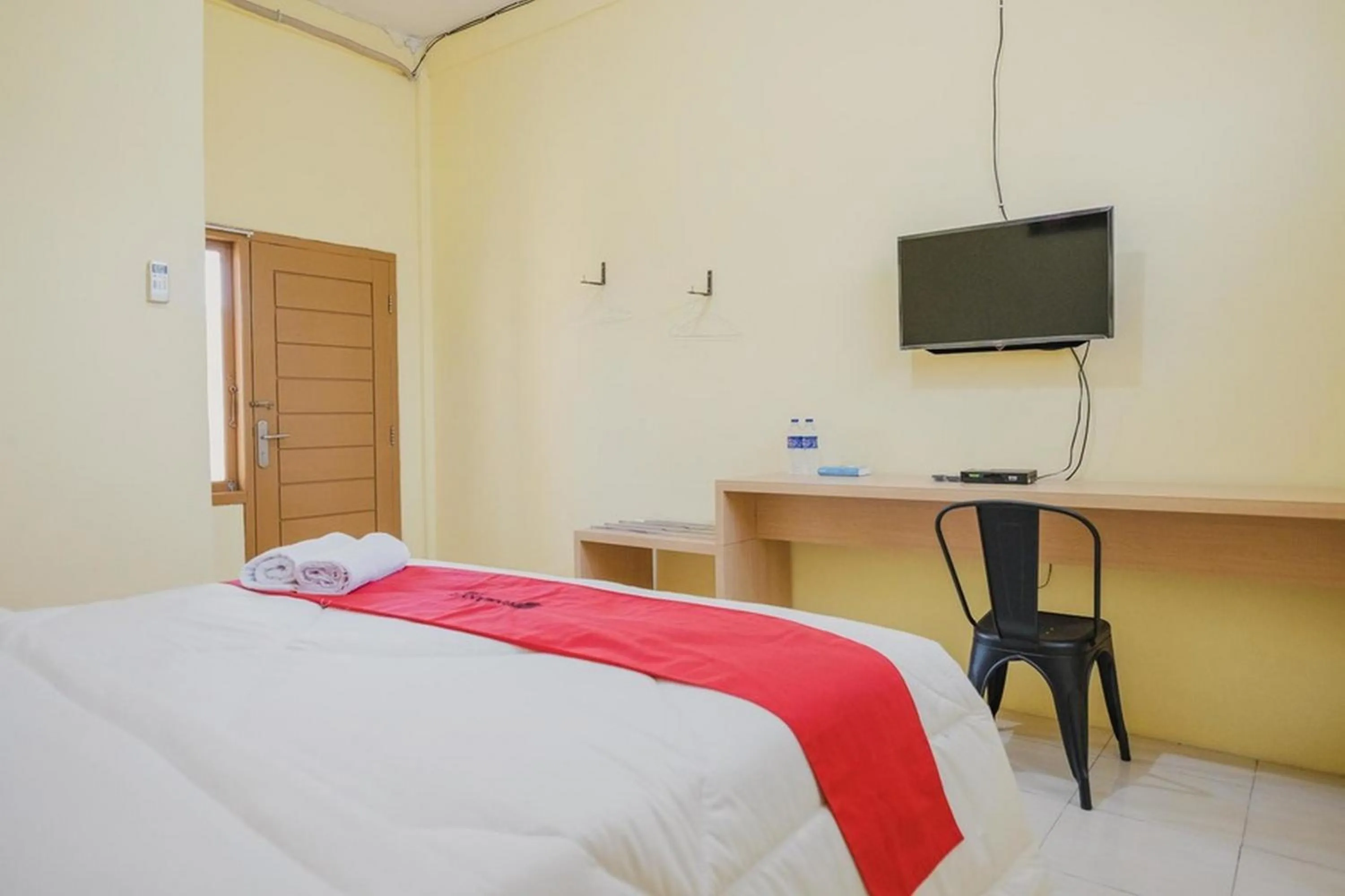 Double Room in RedDoorz near RS Imanuel Lampung