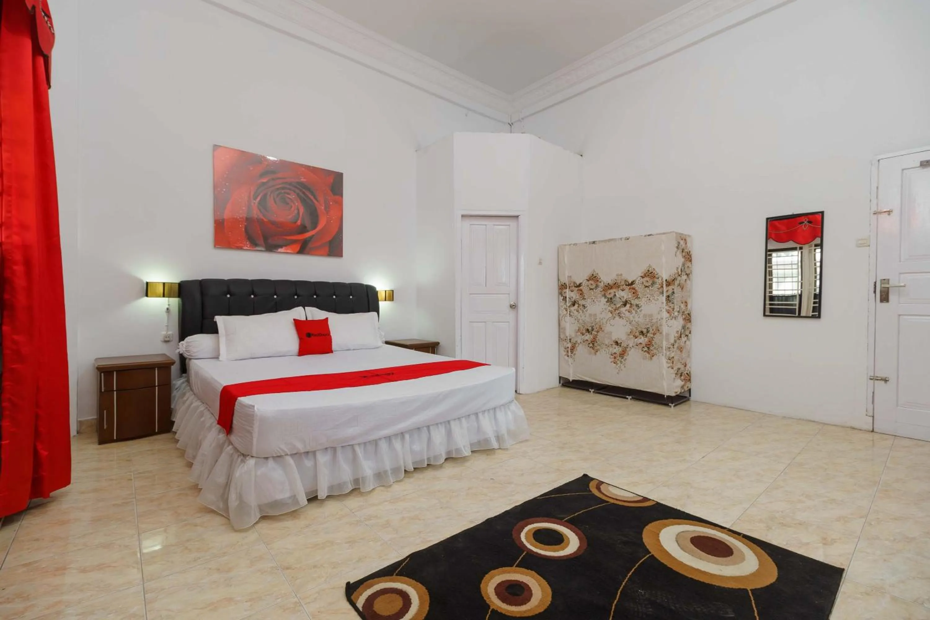 Double Room in RedDoorz Syariah near Museum Tsunami Aceh 2