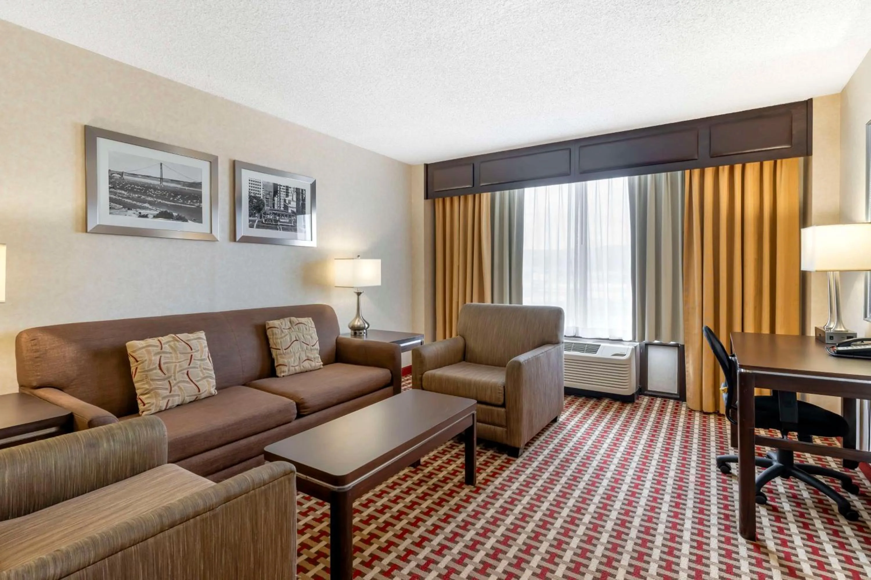 Queen Suite - Non-Smoking in Best Western Plus Grosvenor Airport Hotel