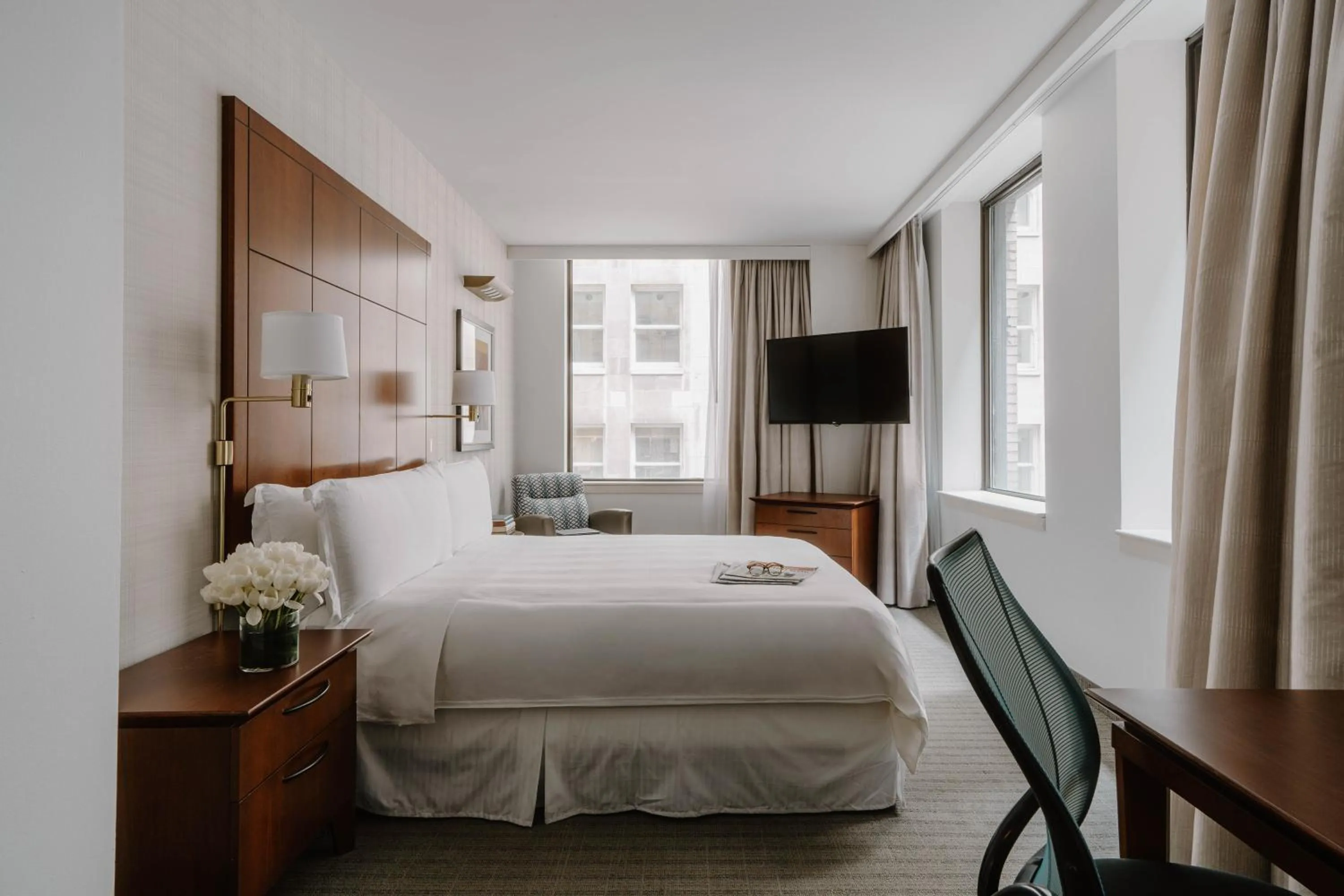 Standard Queen Room in Central Loop Hotel