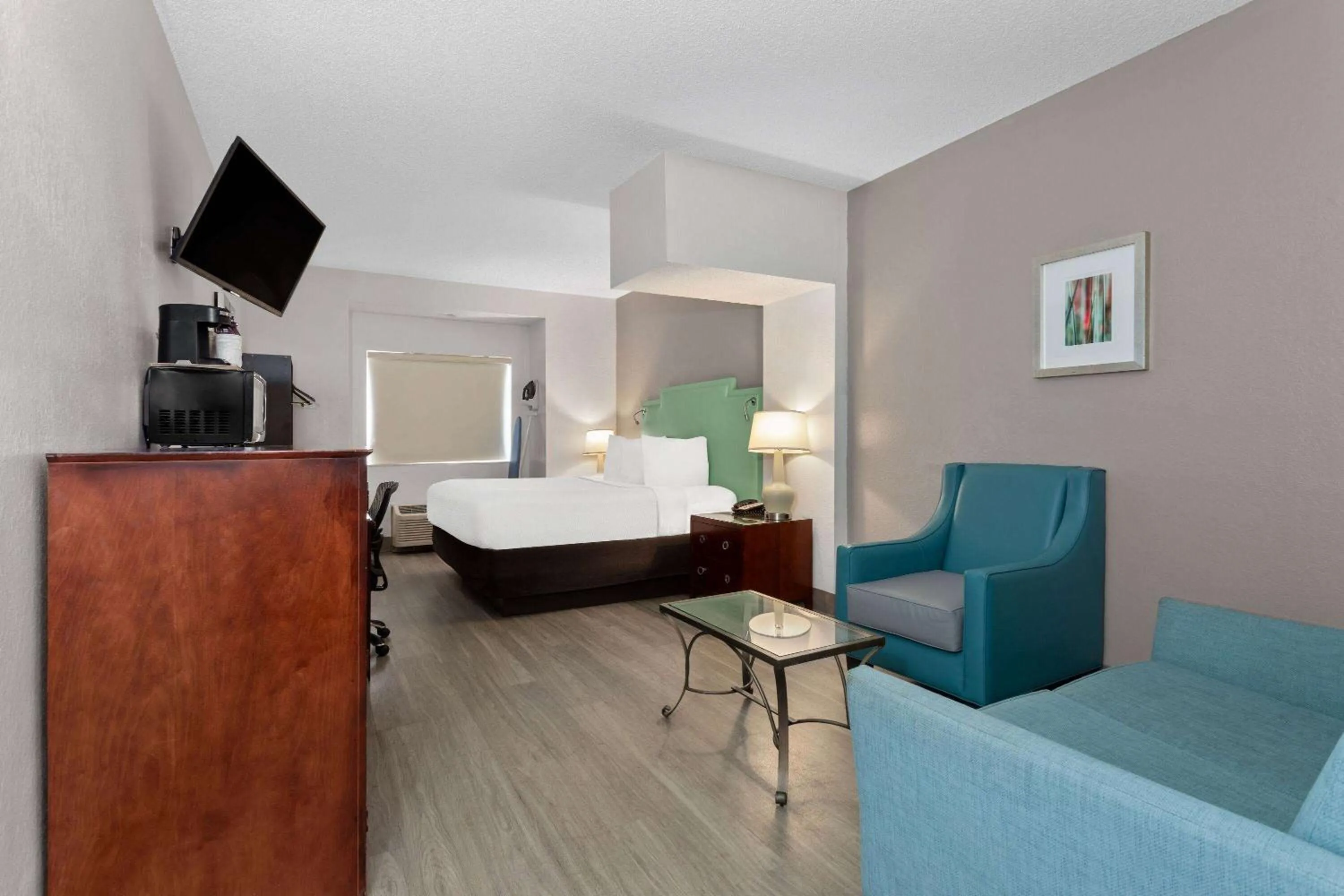 King Room - Non-Smoking in Baymont by Wyndham Orlando-International Dr-Universal Blvd