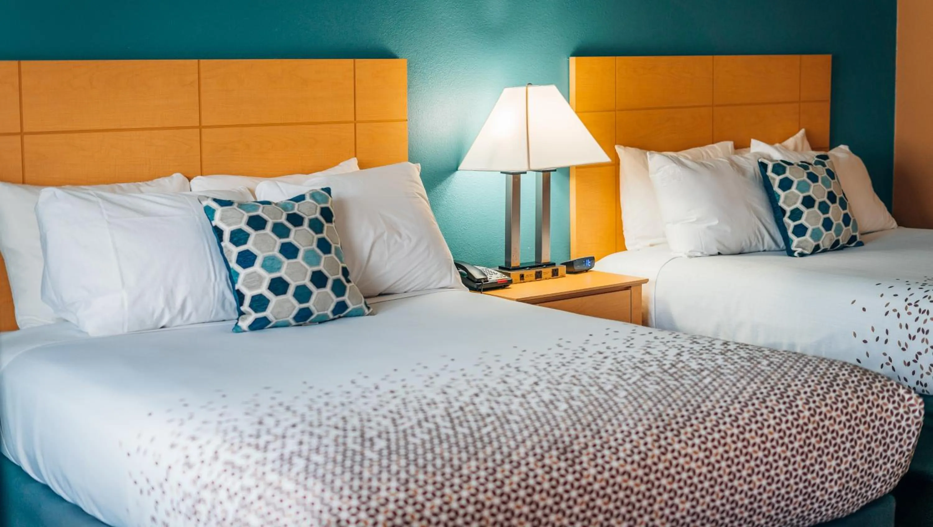 Queen Room with Two Queen Beds in Quiet Corner Inn