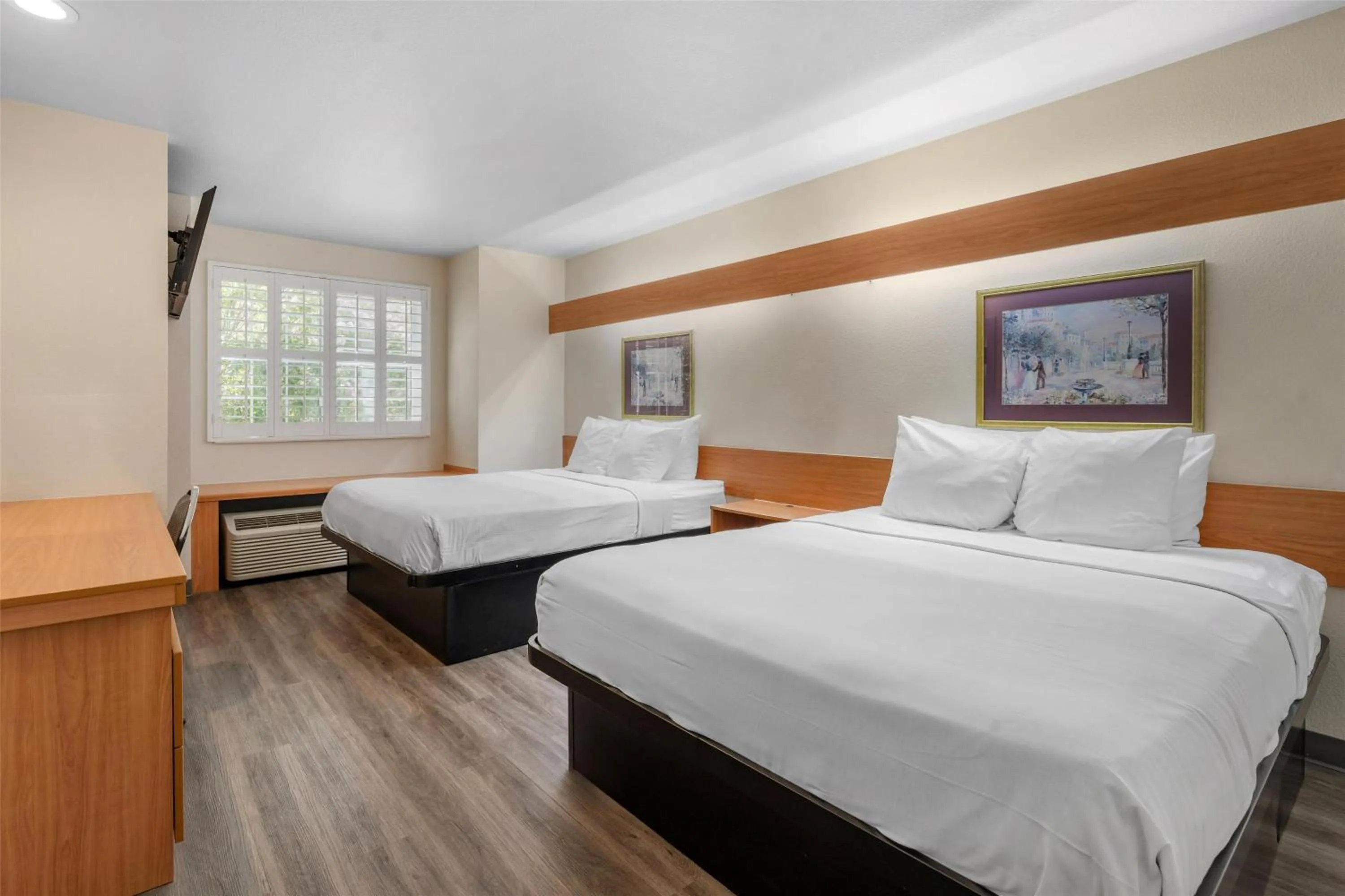 Queen Room with Two Queen Beds in SureStay by Best Western Sacramento South Natomas