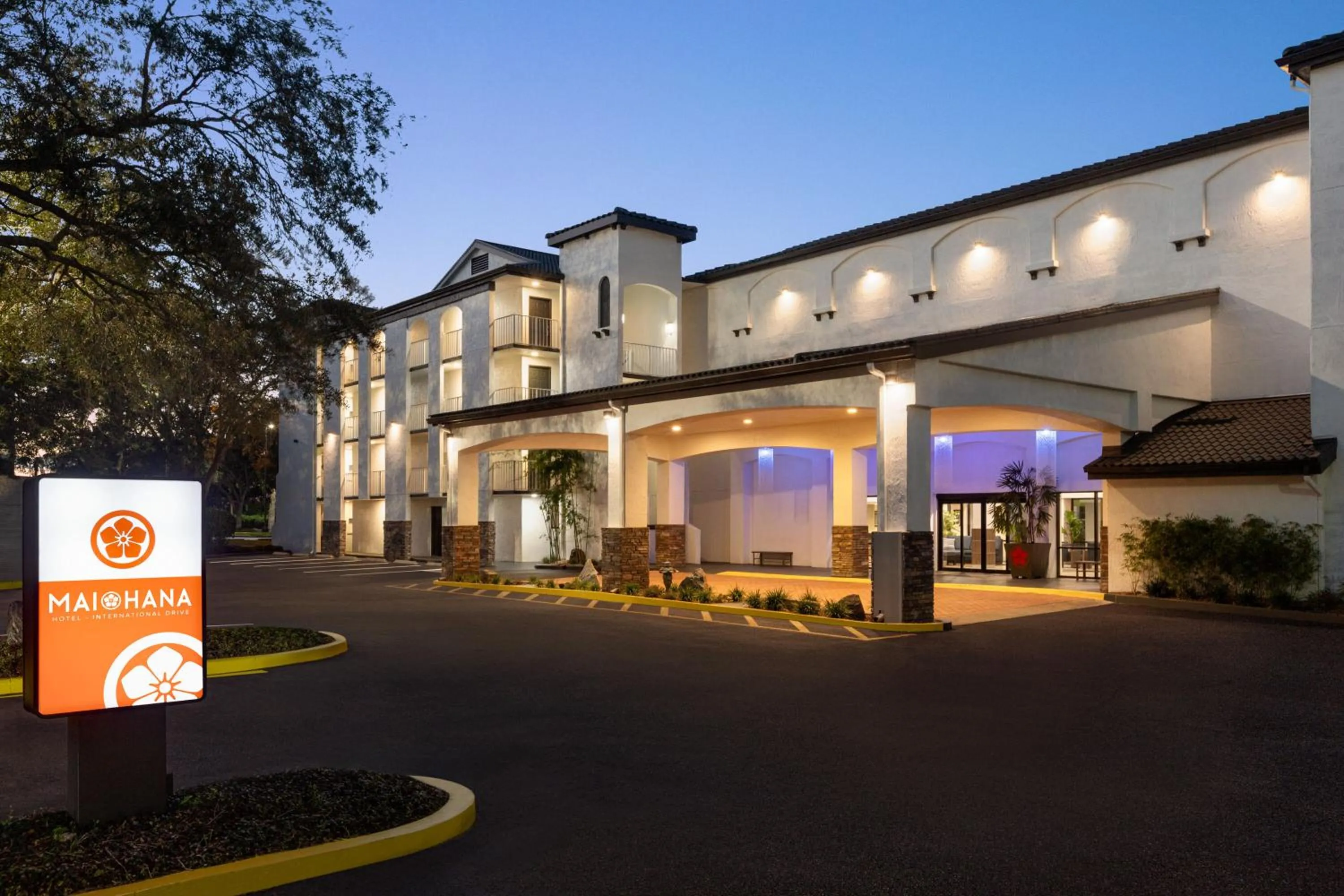 Mai Hana Hotel and Suites I Drive-Theme Parks