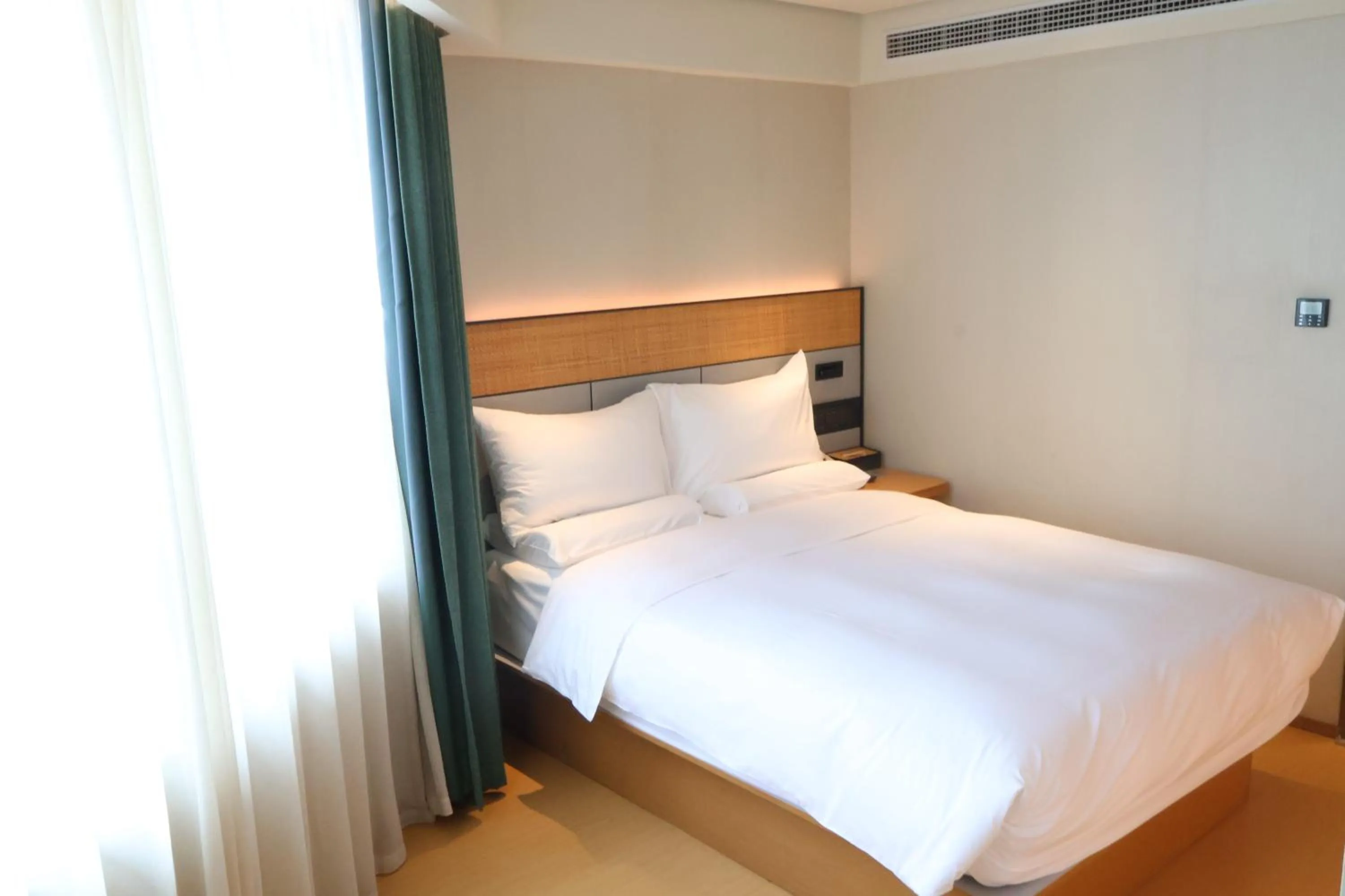 Standard Queen Room in JI Hotel (Shanghai People's Square Middle Fujian Road)