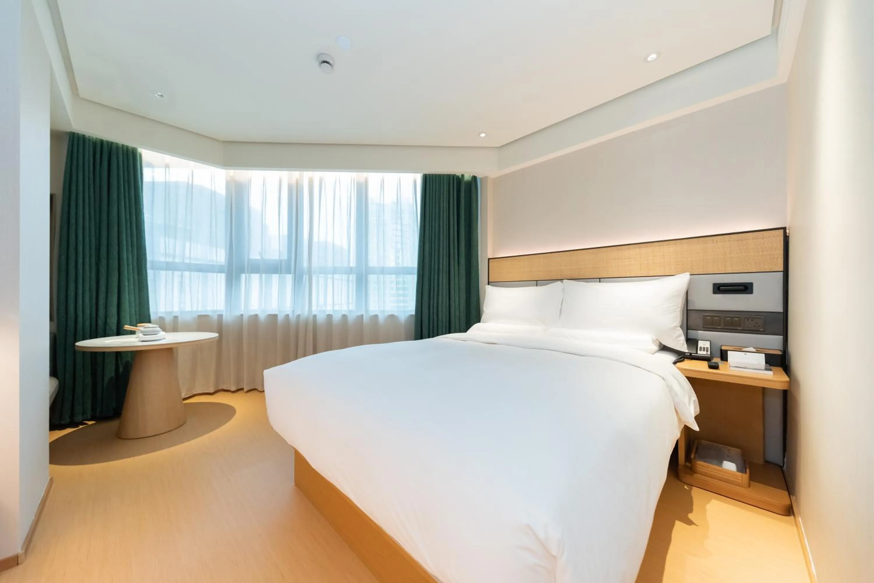 Business Queen Room in JI Hotel (Shanghai People's Square Middle Fujian Road)