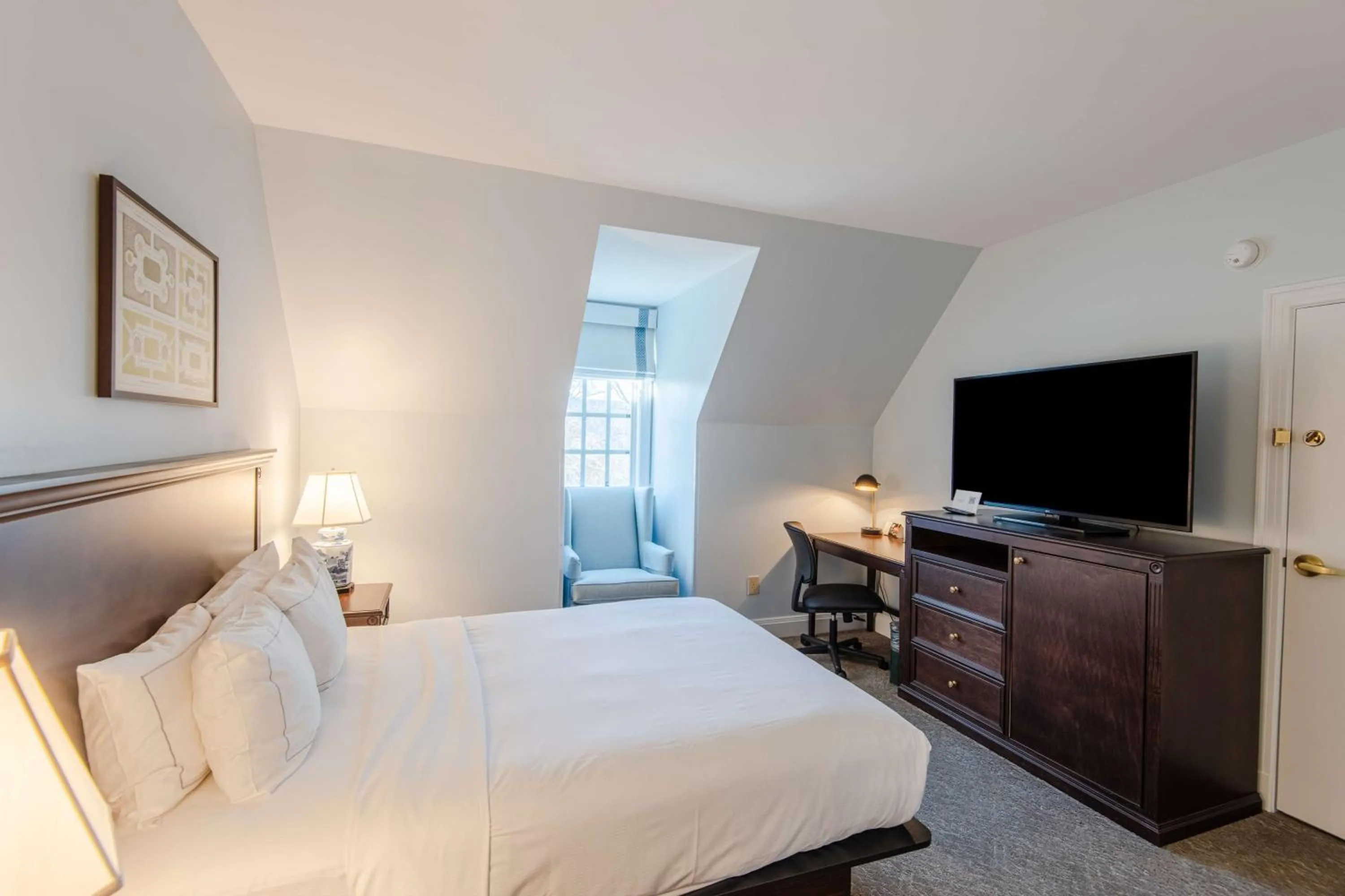 Queen Room in The Founders Inn & Spa Tapestry Collection By Hilton