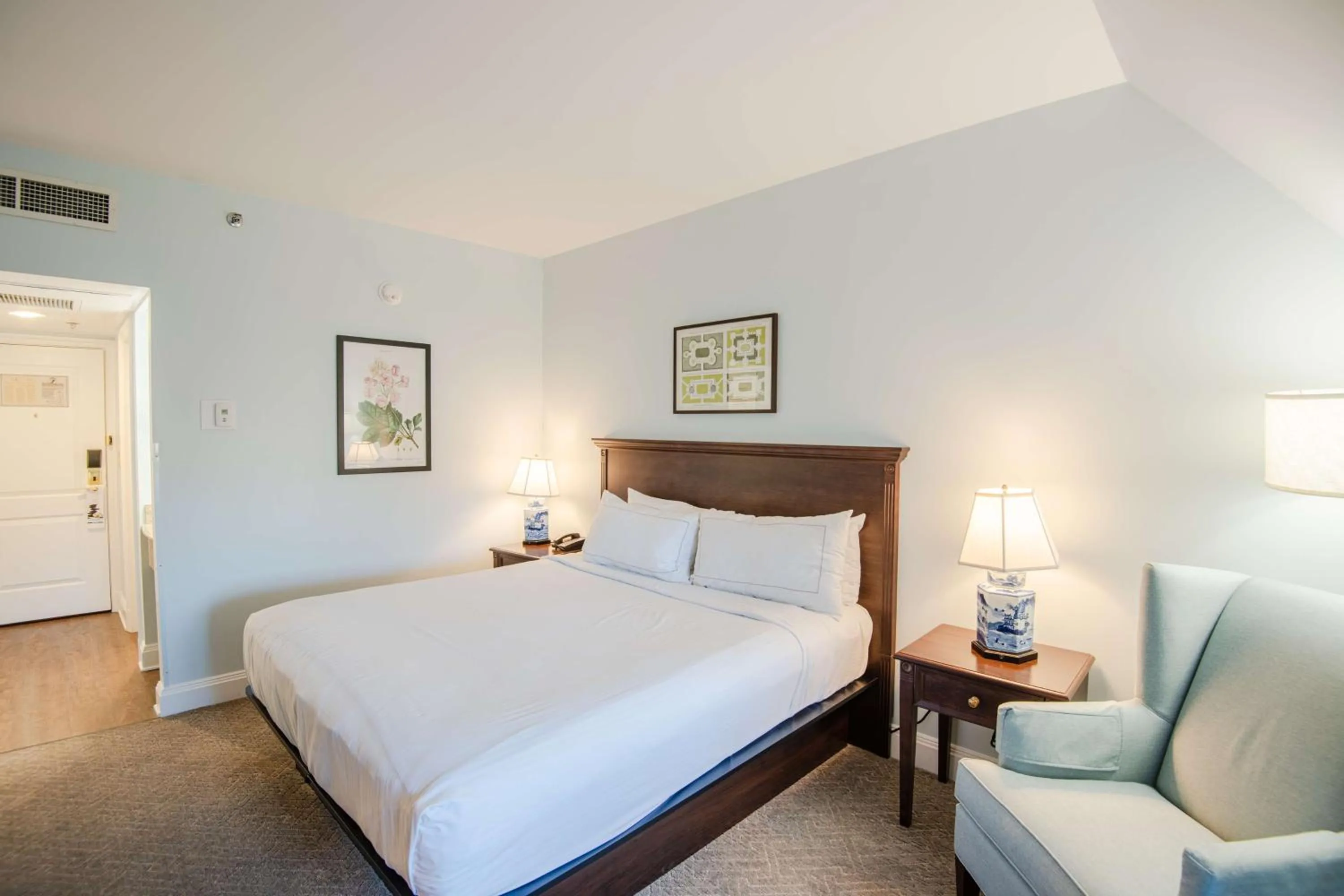 King Room in The Founders Inn & Spa Tapestry Collection By Hilton