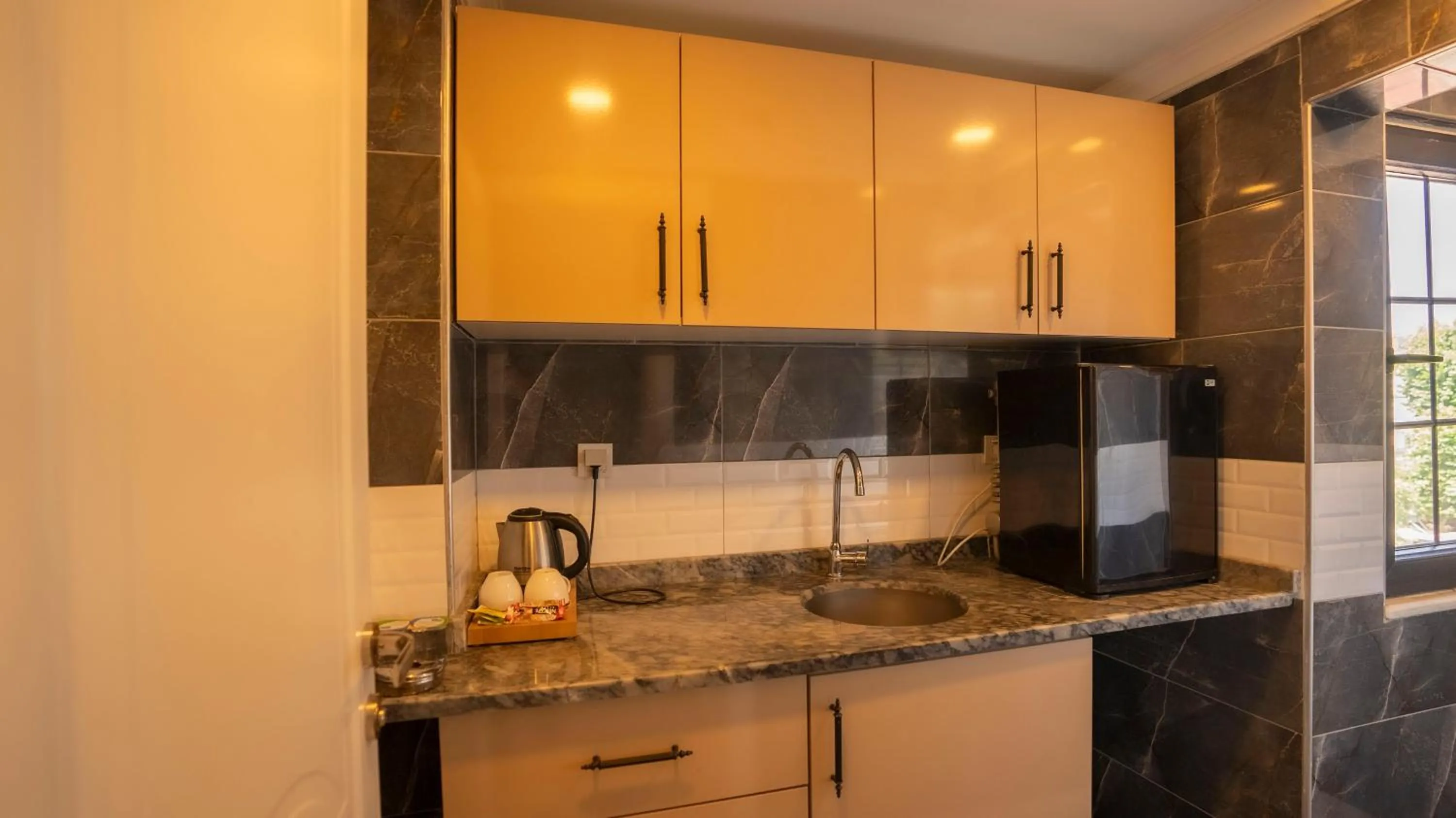 Suite with City View in Farina Hotel By Cigno