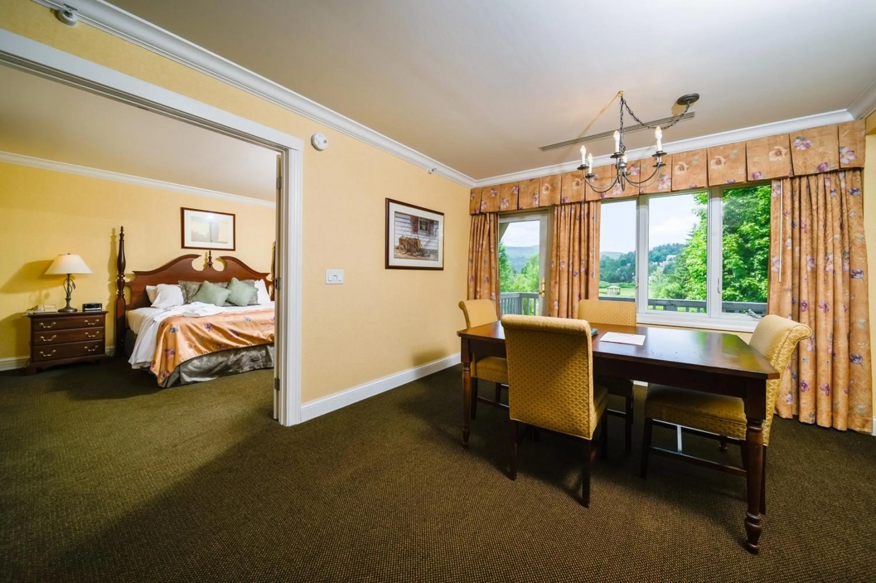 Queen Suite in Stoweflake Mountain Resort & Spa