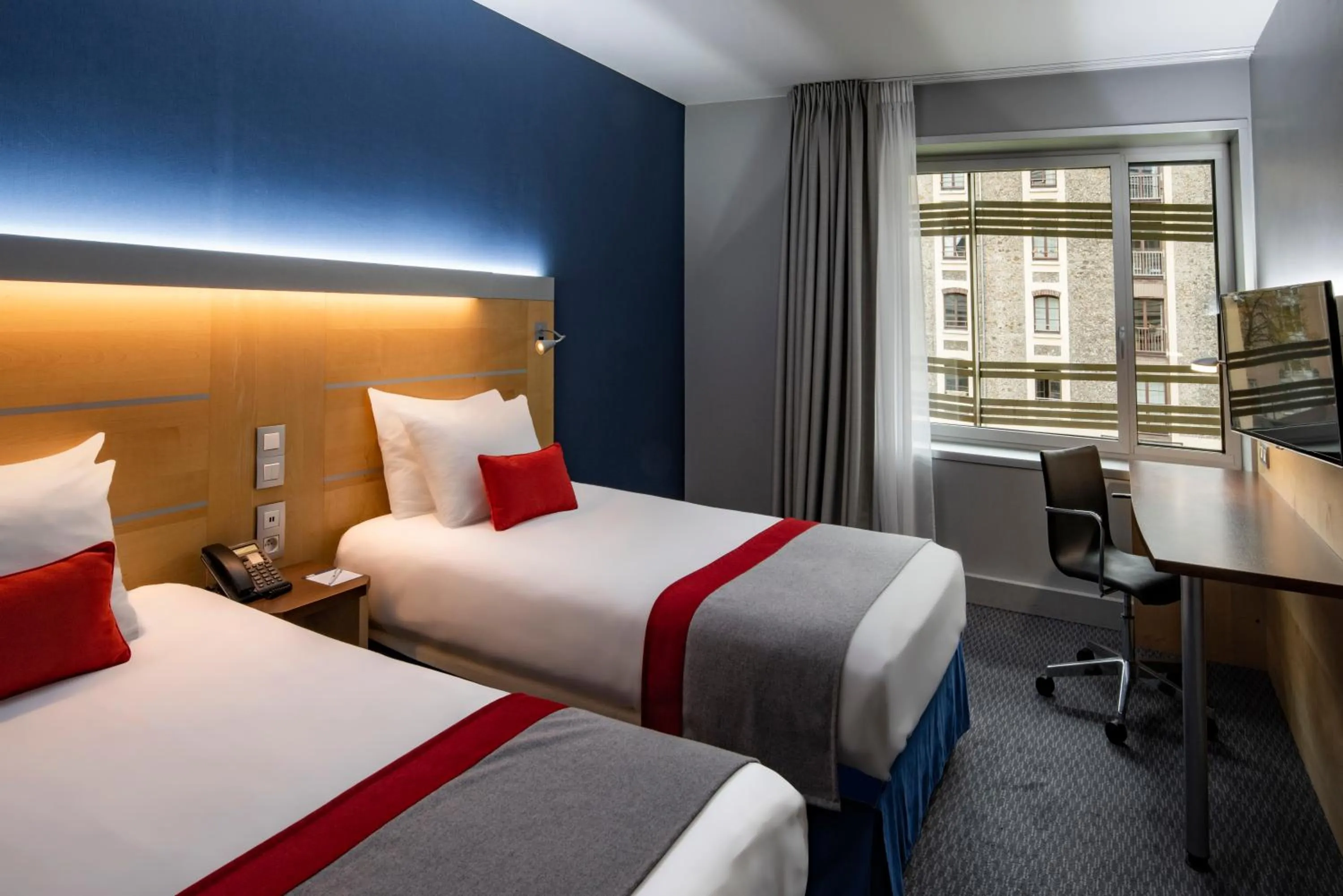 Standard Twin Room with Canal View in Holiday Inn Express Paris-Canal De La Villette by IHG