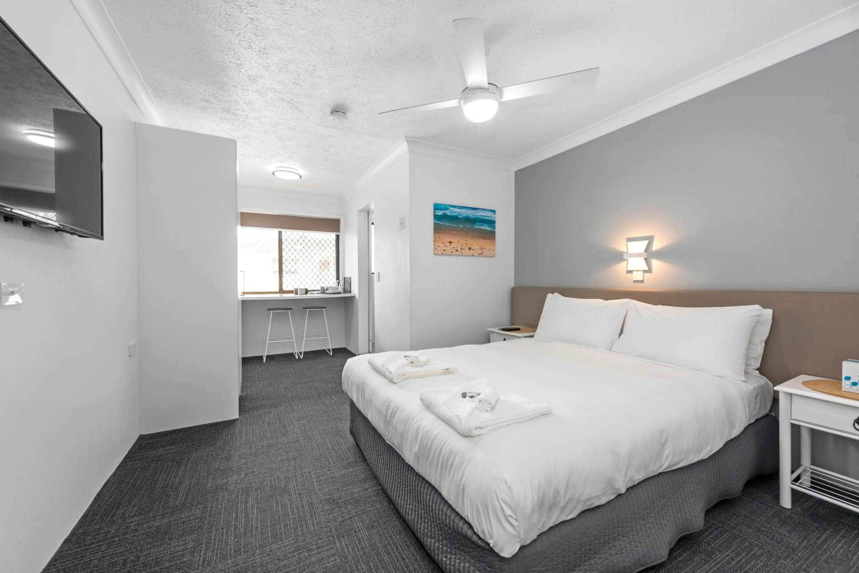 Standard Queen Room in Gold Coast Inn