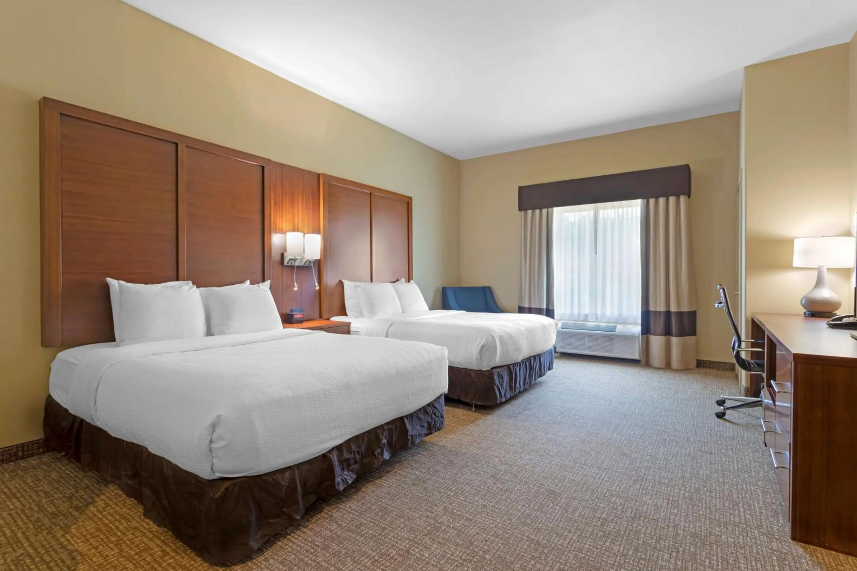 Queen Room with Two Queen Beds - Disability Access in Best Western Texas City