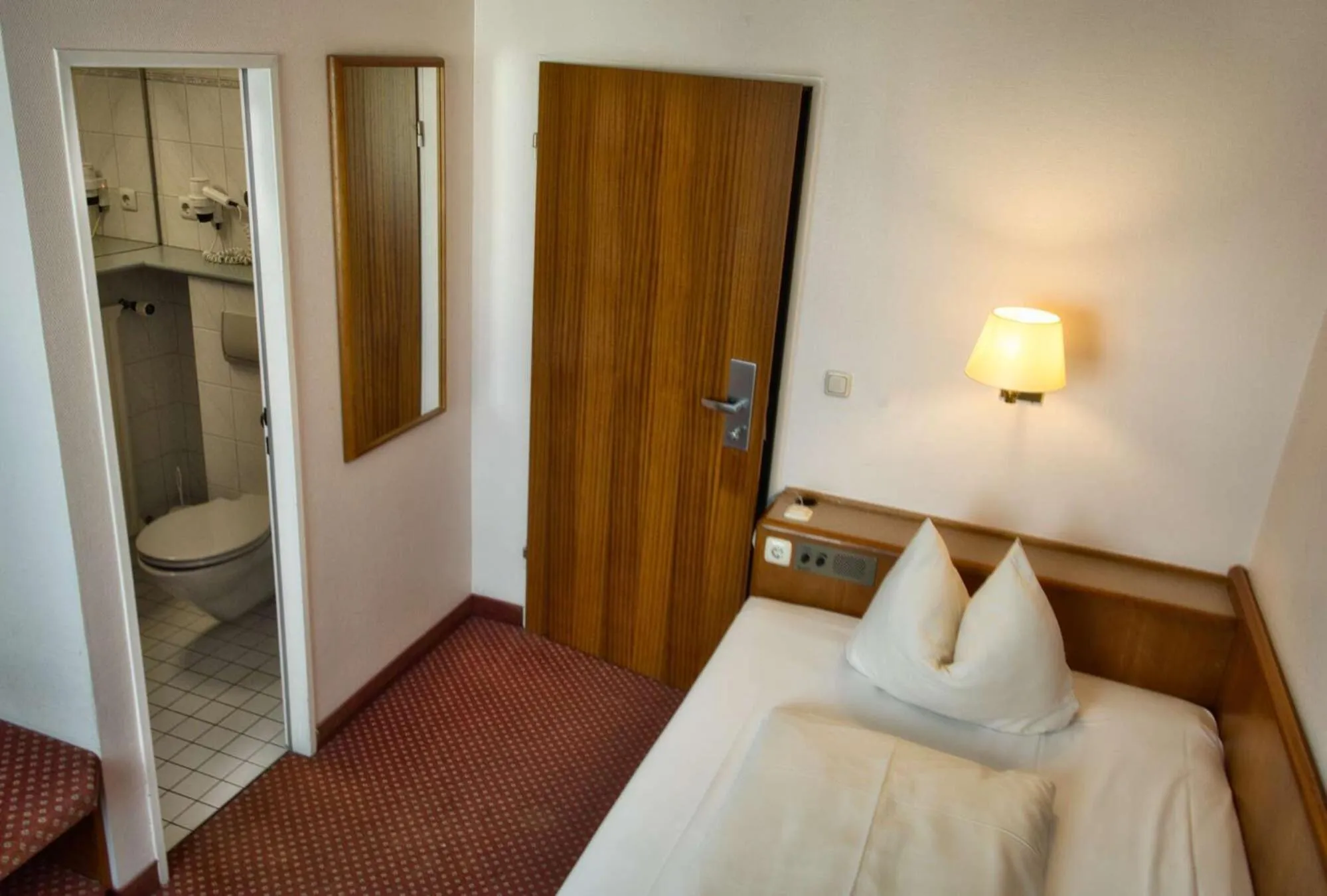 Business Single Room in Hotel Carmen