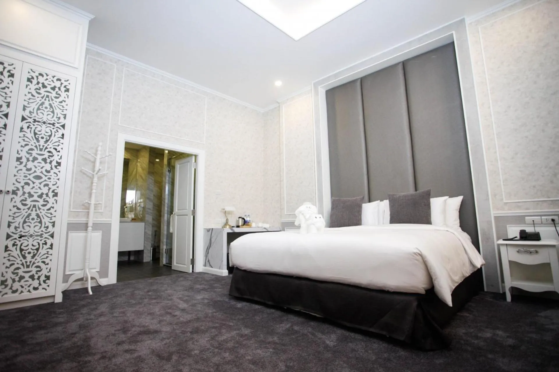 Honeymoon Suite in VARIMANTRA HOTEL