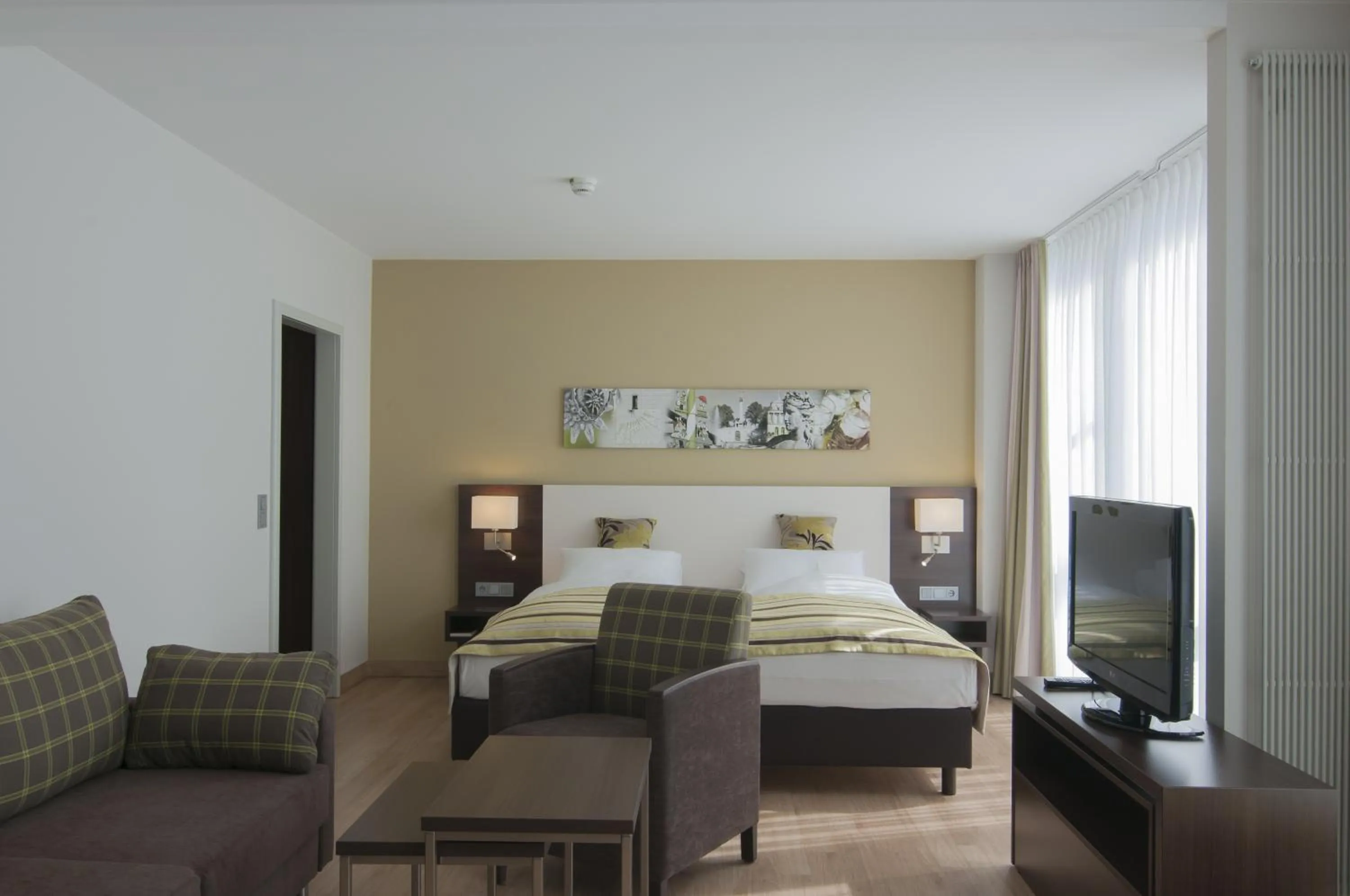 King Suite with Sofa Bed in Holiday Inn Munich Unterhaching by IHG
