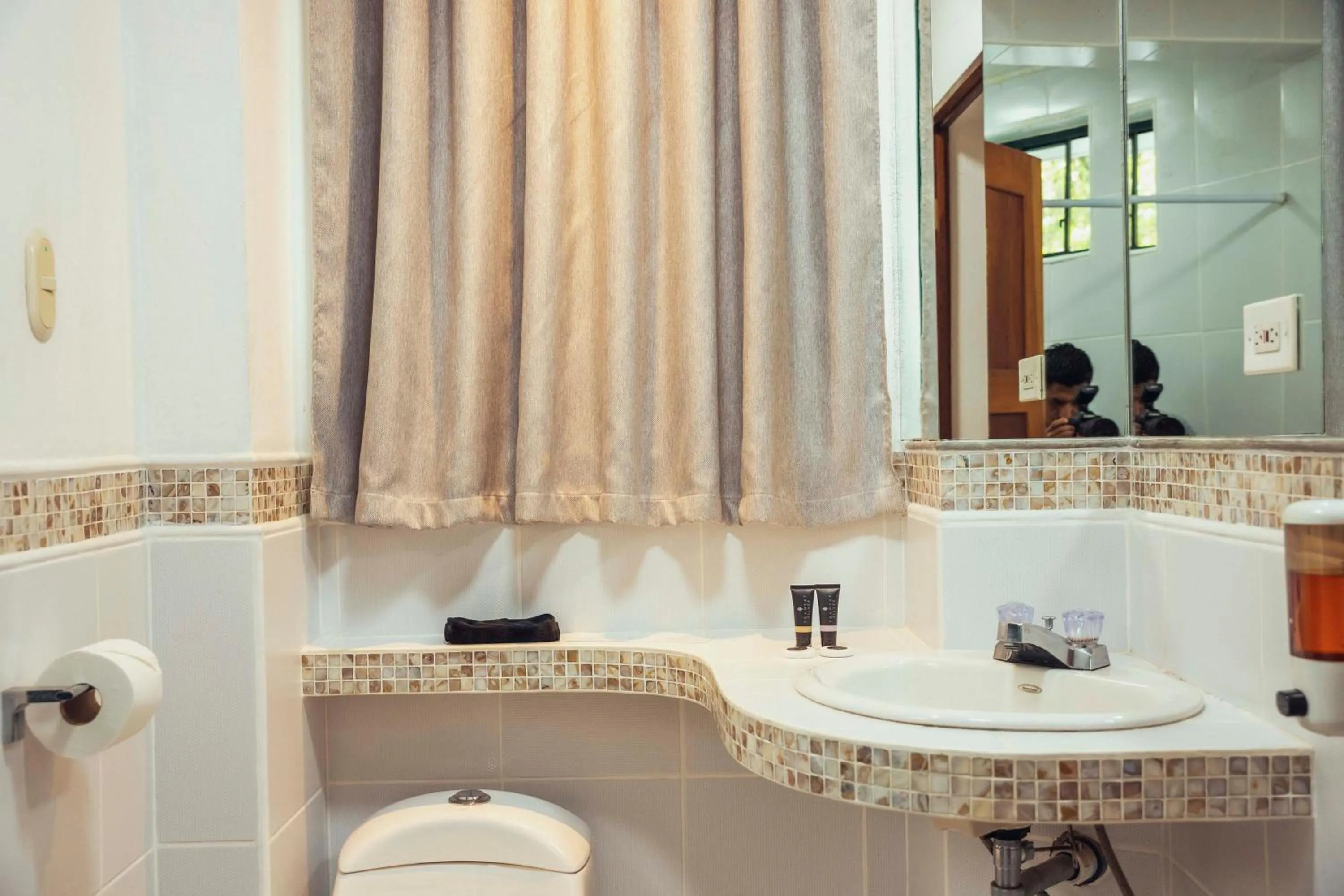 Standard Twin Room in El Dragon Hotel