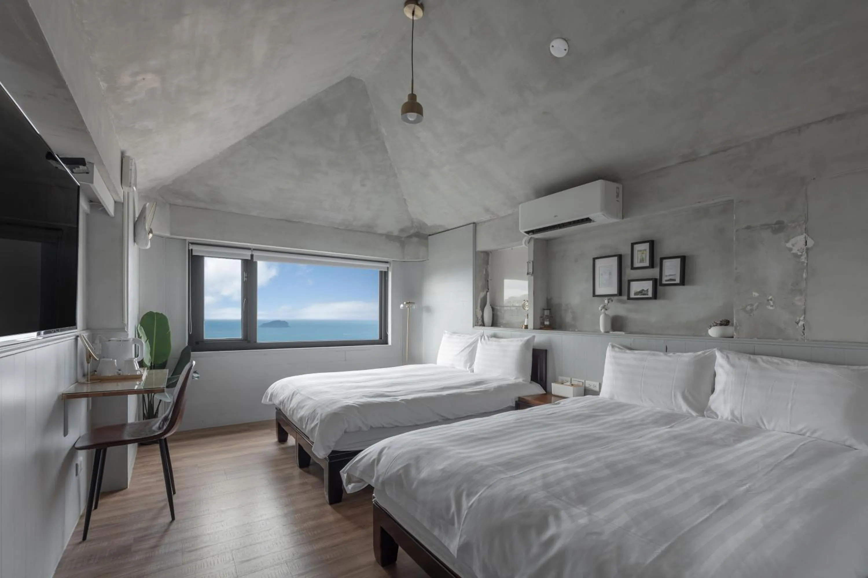 Superior Quadruple Room with Sea View in Jiufen The Ocean Theory